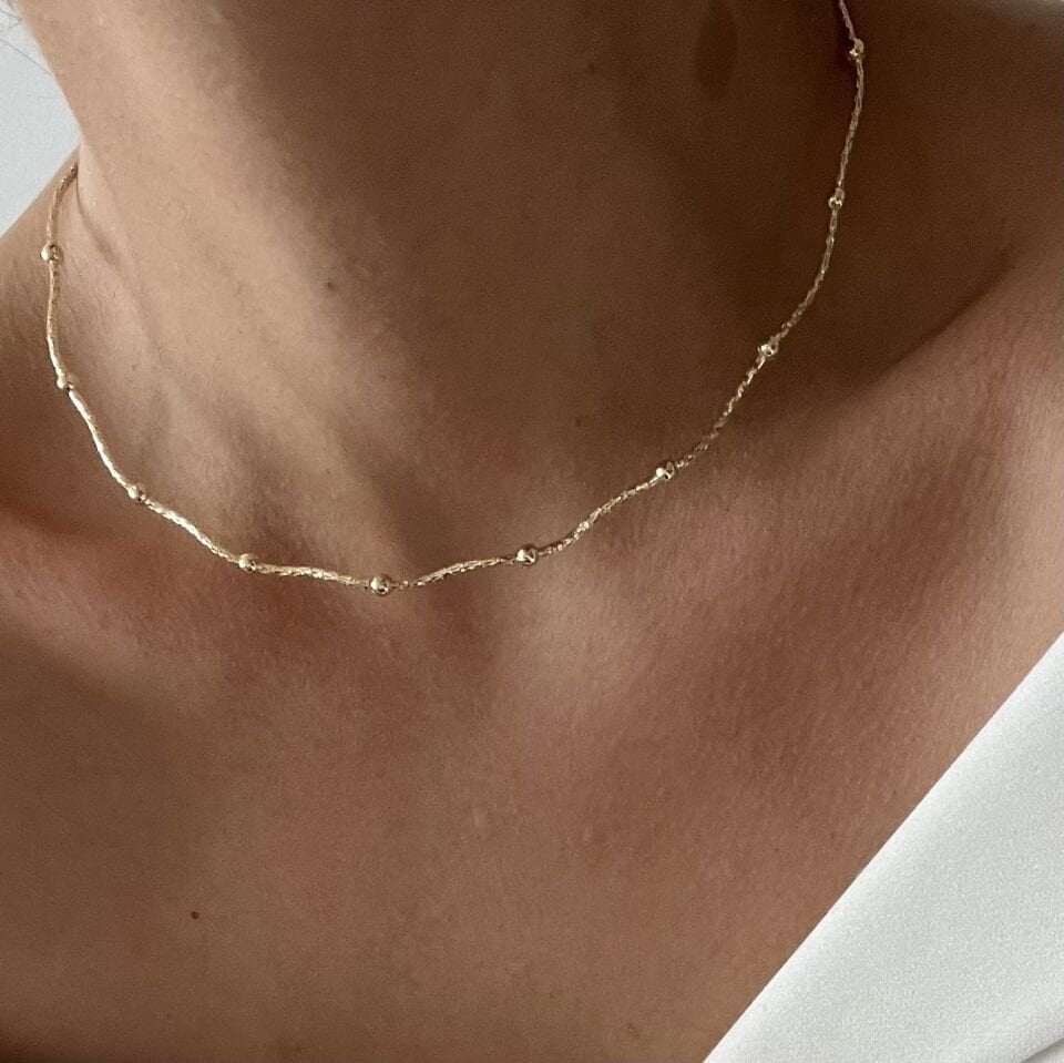 Desenli Zincir Topçuklu Choker Kolye