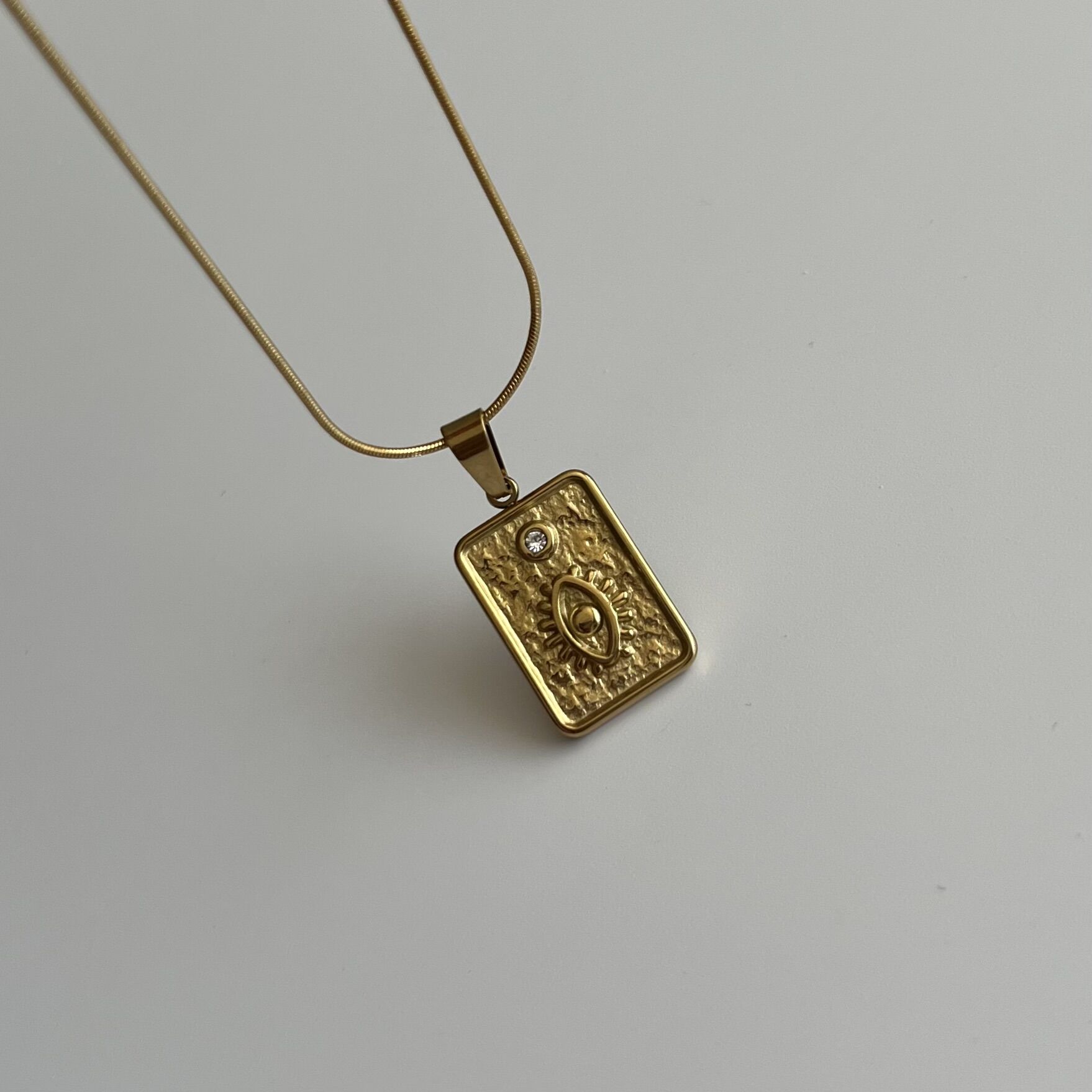 Çelik Vintage Plaka Göz Kolye