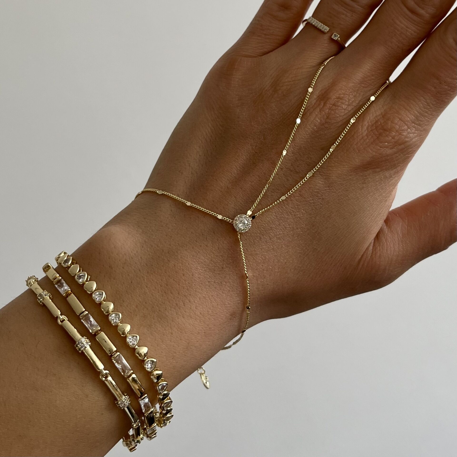 Vip Yuvarlak Taşlı Şahmeran