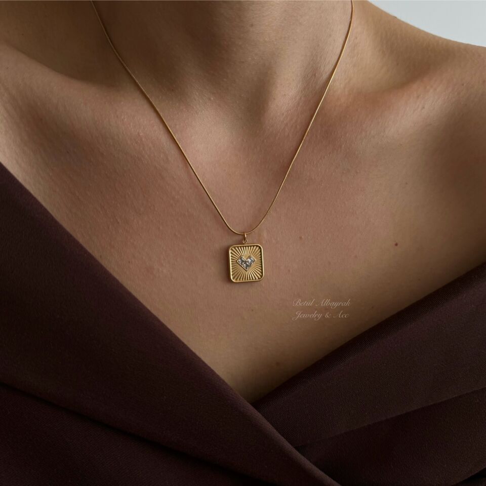 Çelik Kare Taşlı Kalp Kolye