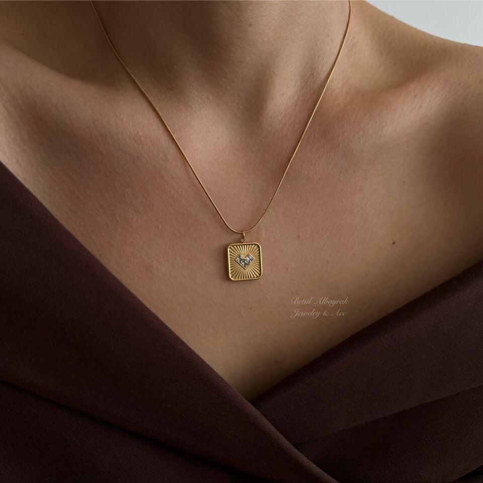 Çelik Kare Taşlı Kalp Kolye