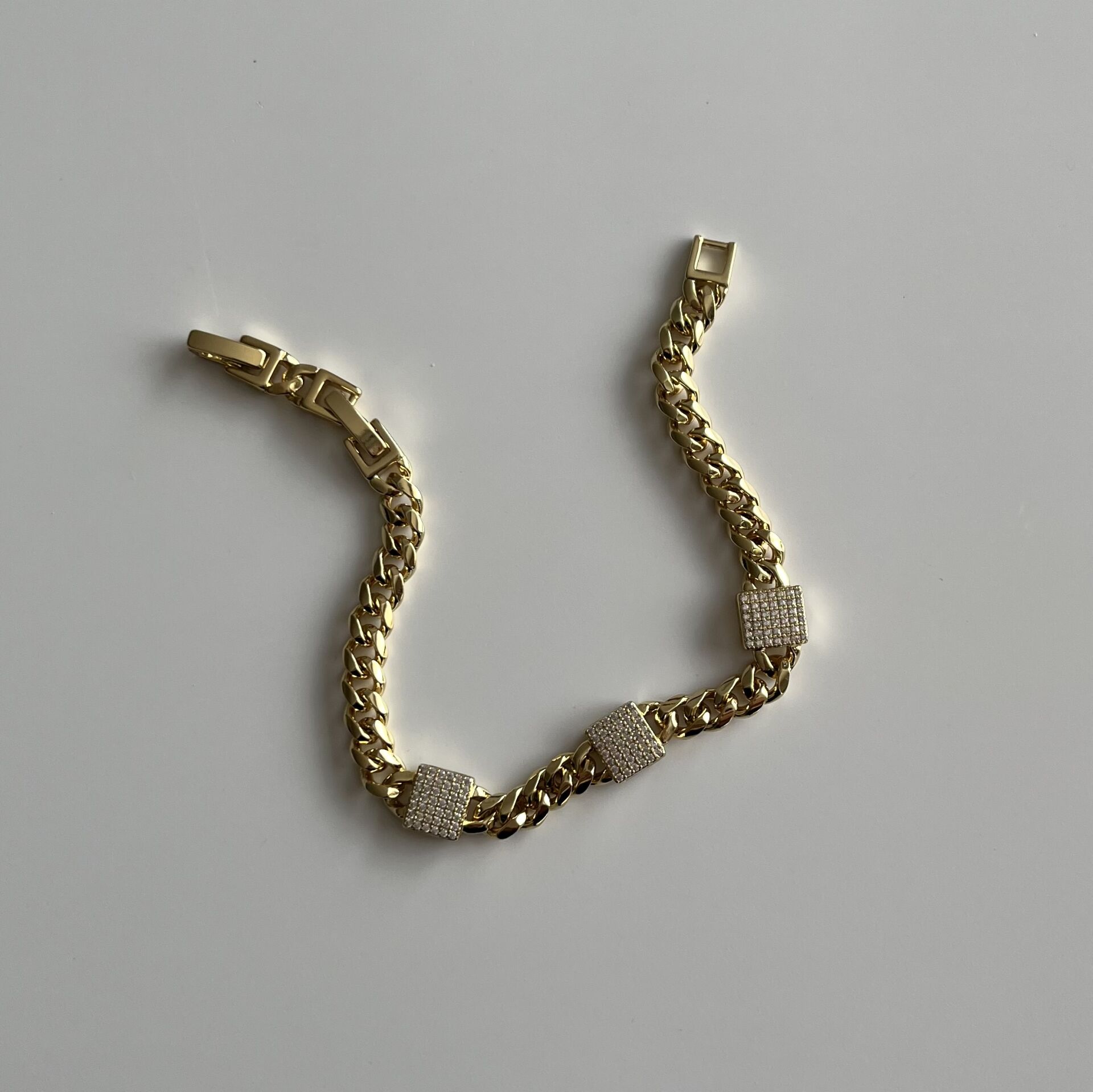 Kare Taşlı Zincirli Xuping Bileklik