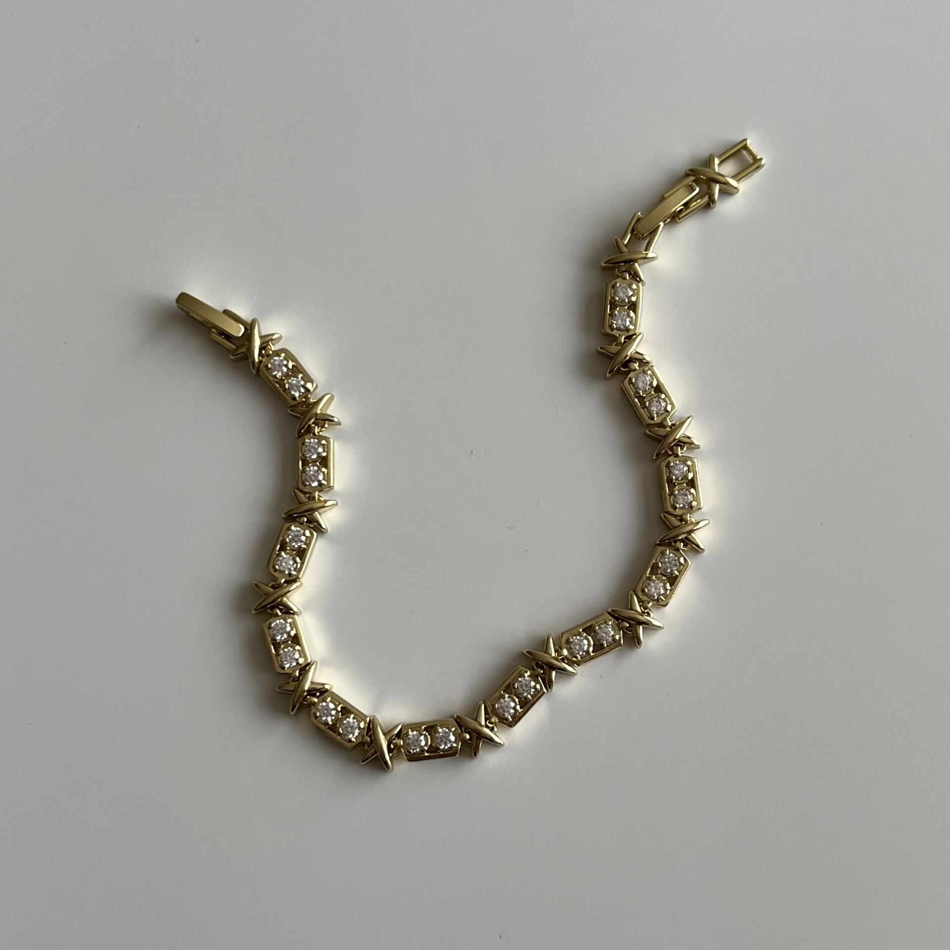 X Detay Taşlı Xuping Bileklik