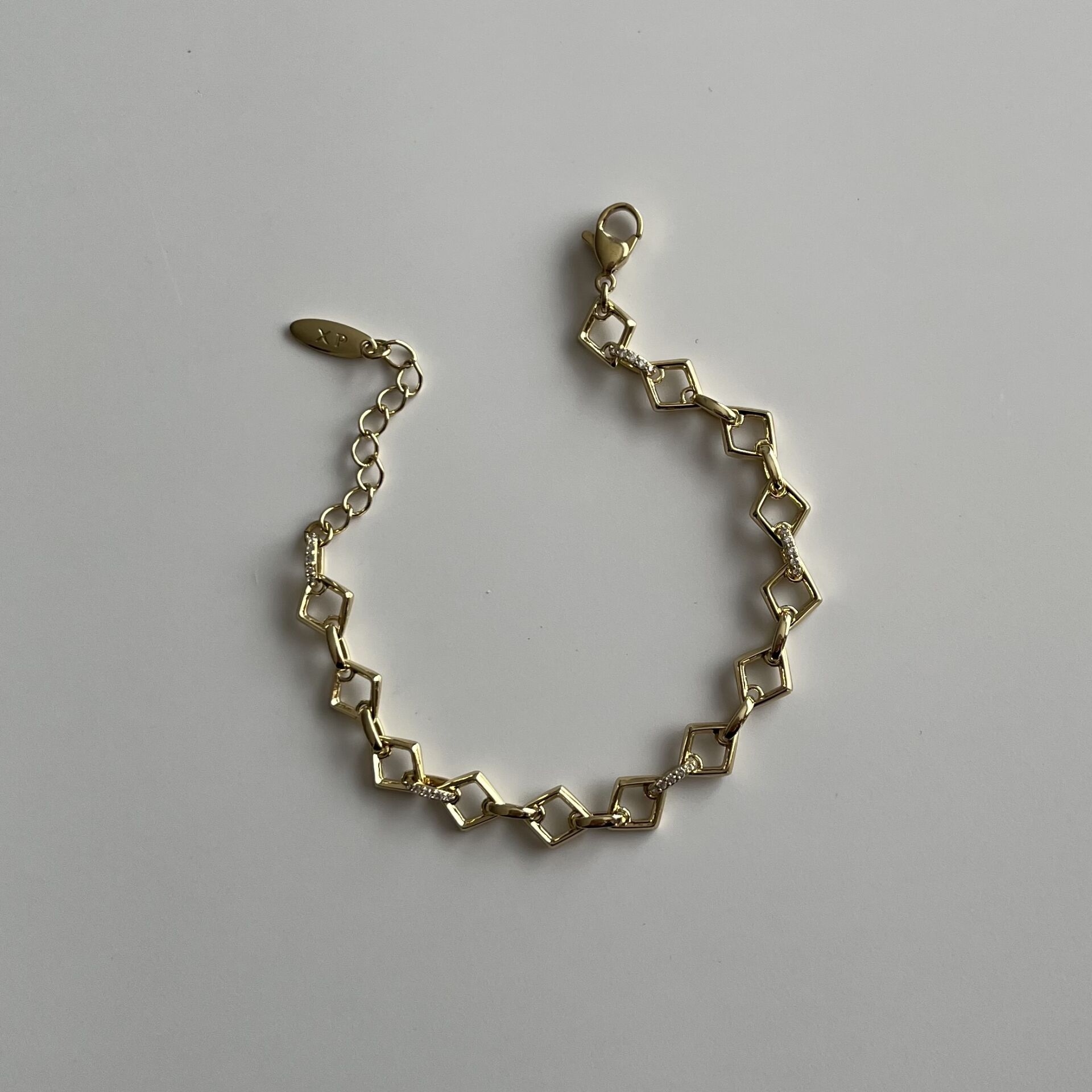 Üçgen Model Taşlı Şerit Detaylı Xuping Bileklik