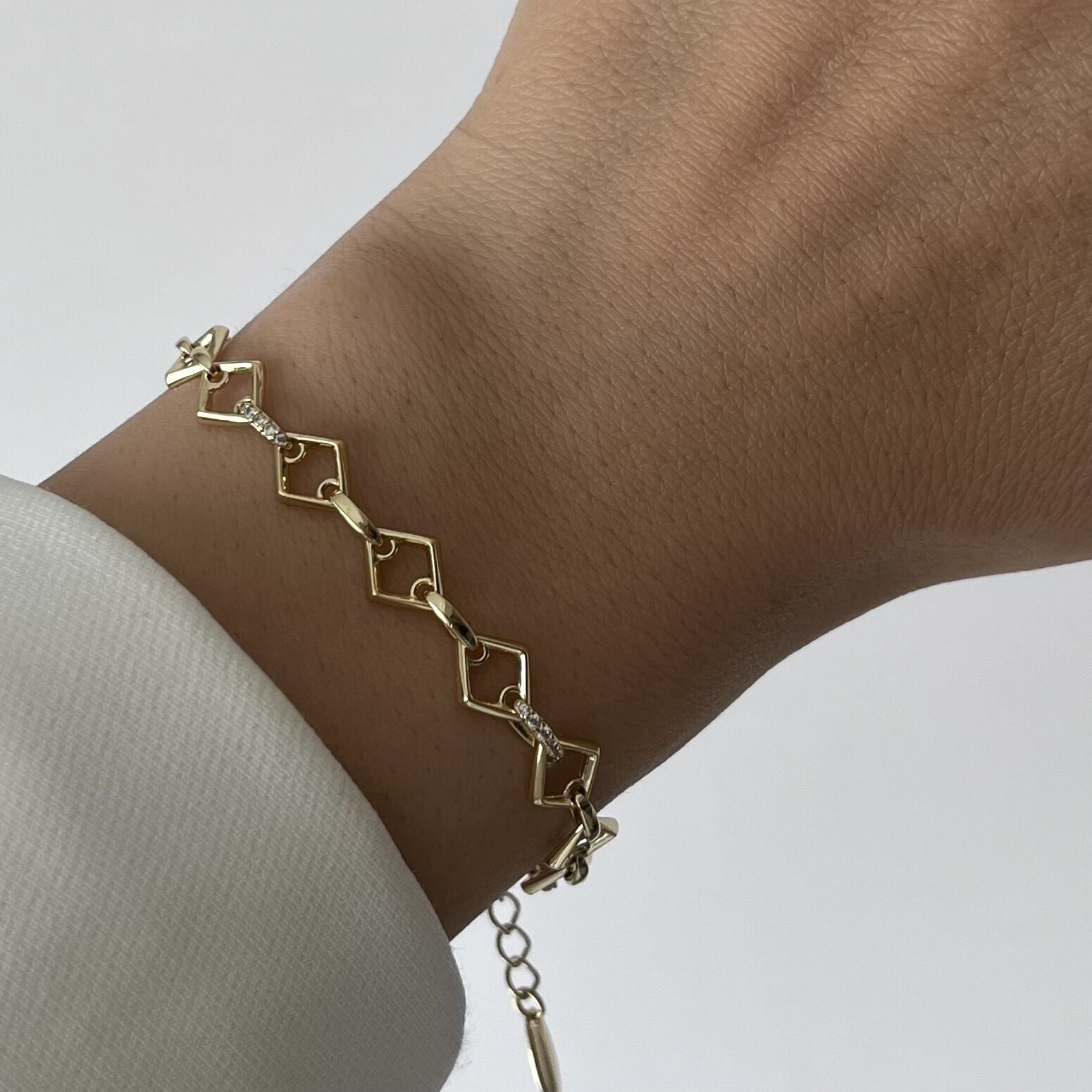 Üçgen Model Taşlı Şerit Detaylı Xuping Bileklik