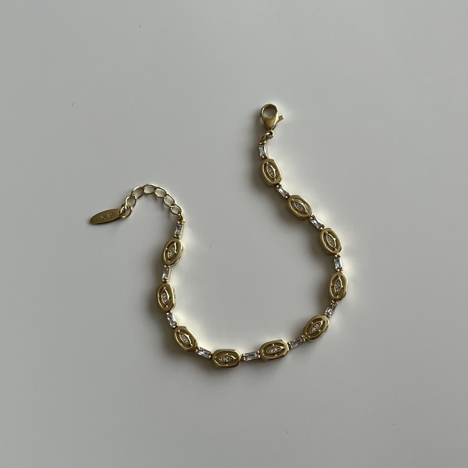 Oval Desenli Baget Taşlı Xuping Bileklik