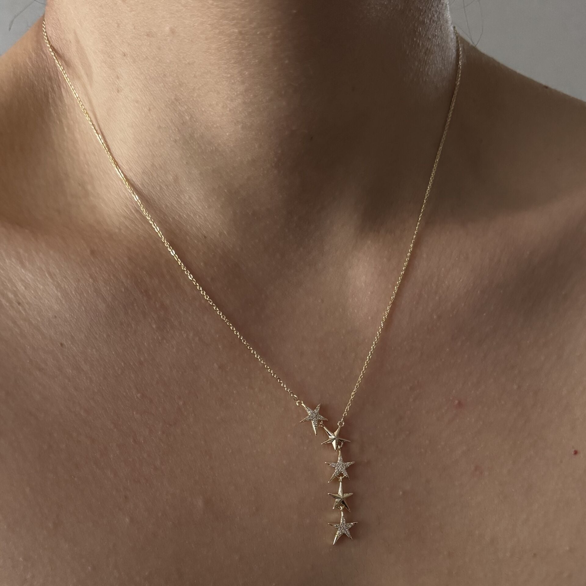 Altın Kaplama Sallantılı Yıldız Kolye