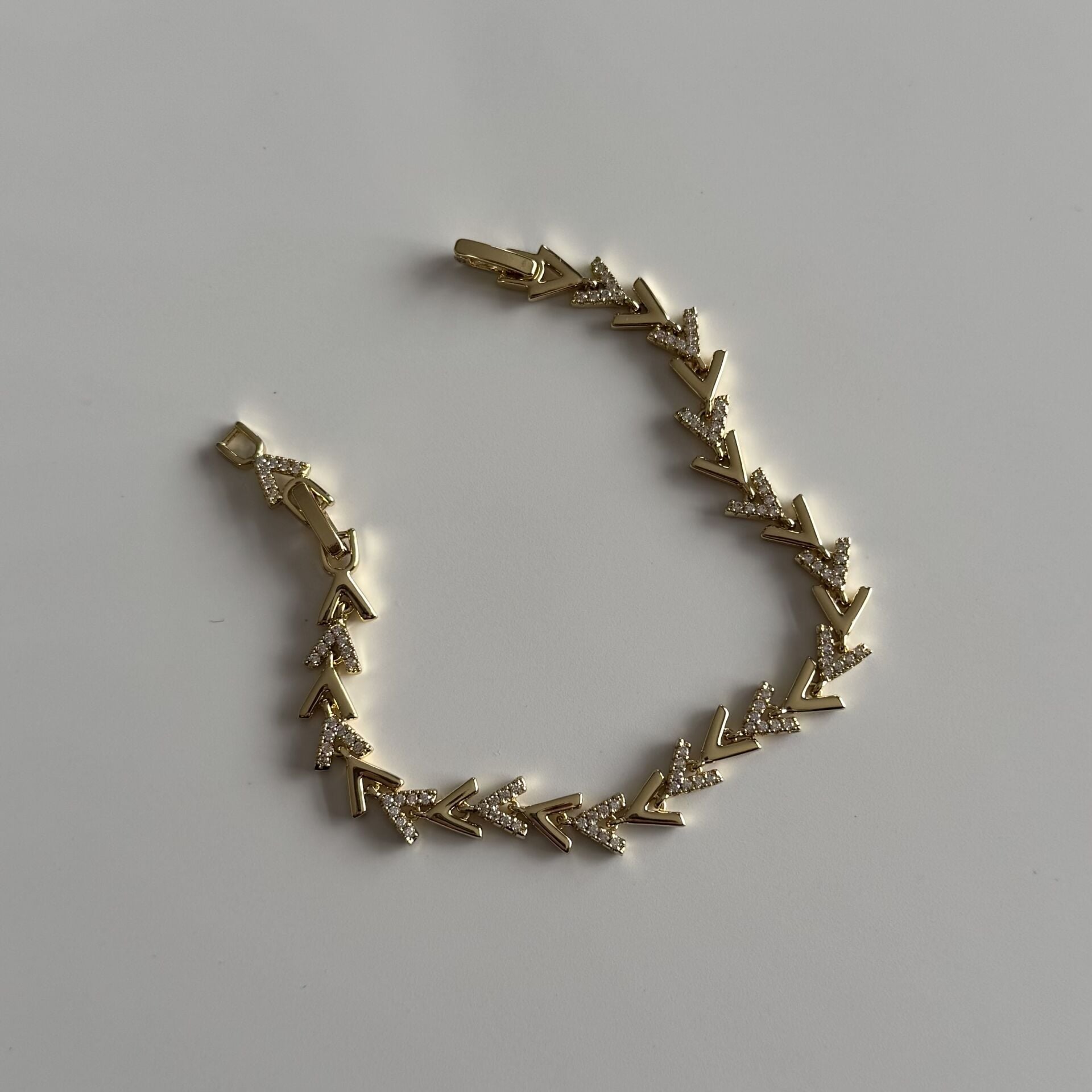 Taşlı V Model Xuping Bileklik