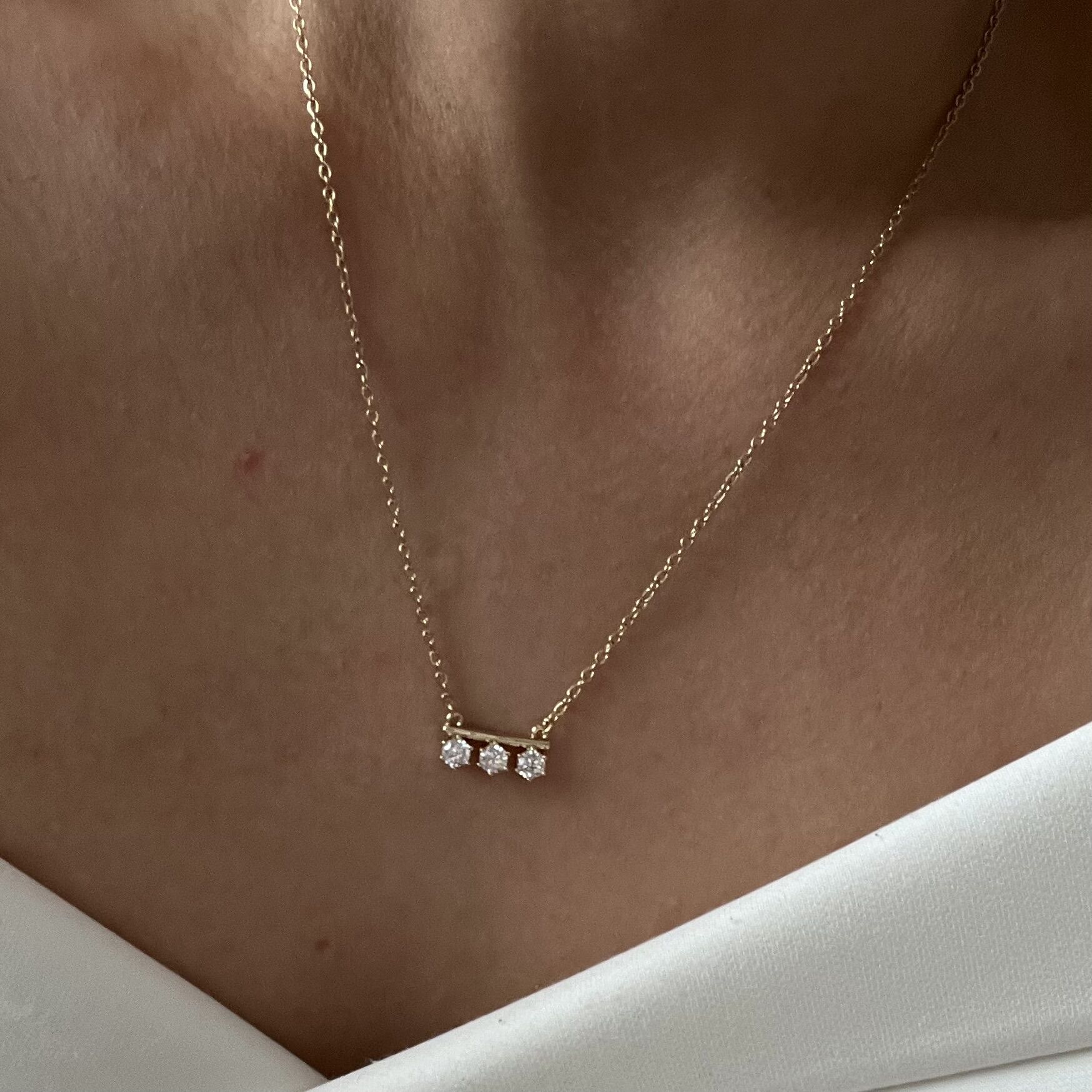 Üç Taşlı Minimal Xuping Kolye