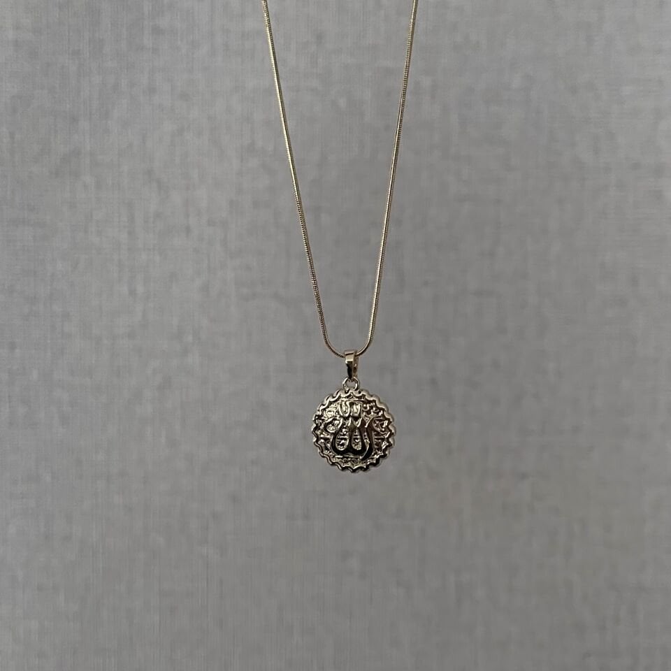 Xuping Allah Yazılı Kolye