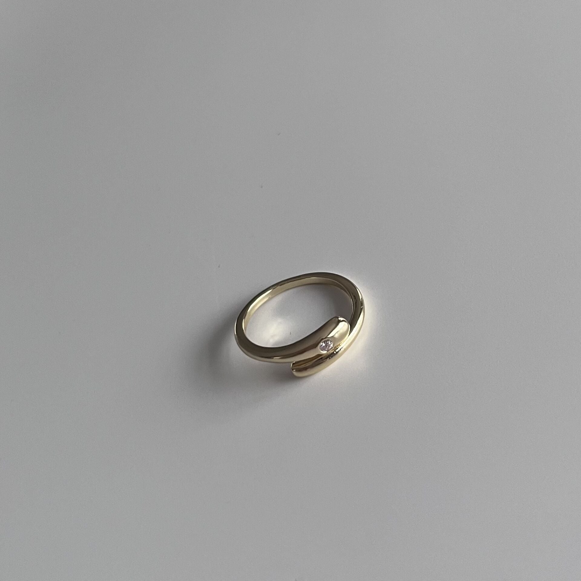 Ayarlanabilir Minimal Taşlı Sarmal Yüzük