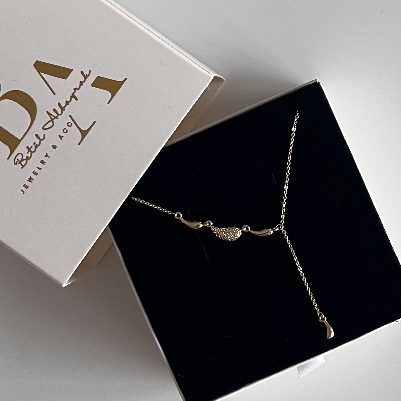 Altın Kaplama Sallantılı Taşlı Damla Model Kolye