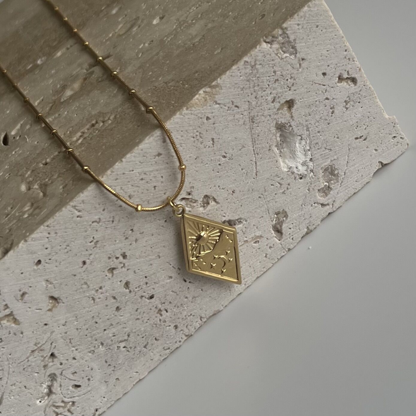 Çelik Antique Dörtgen Kolye