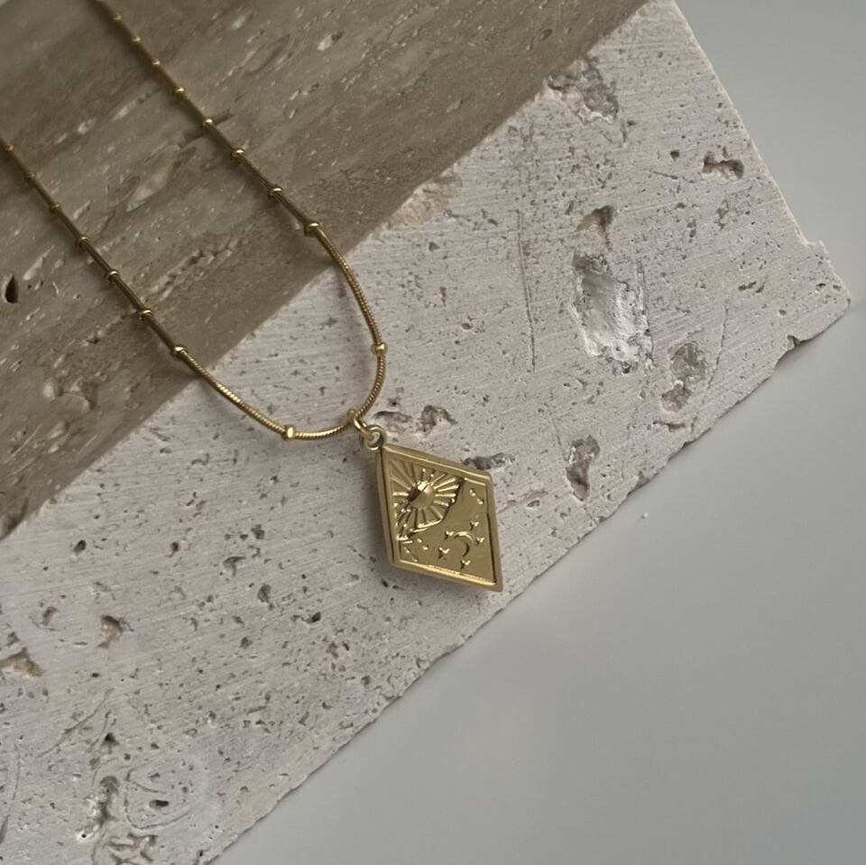 Çelik Antique Dörtgen Kolye