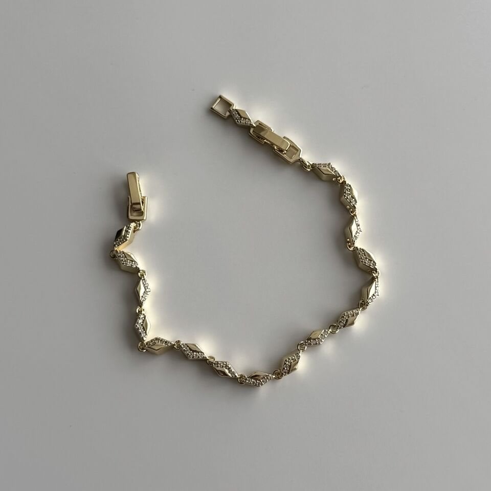 Altın Kaplama Taşlı Üçgen Model Bileklik