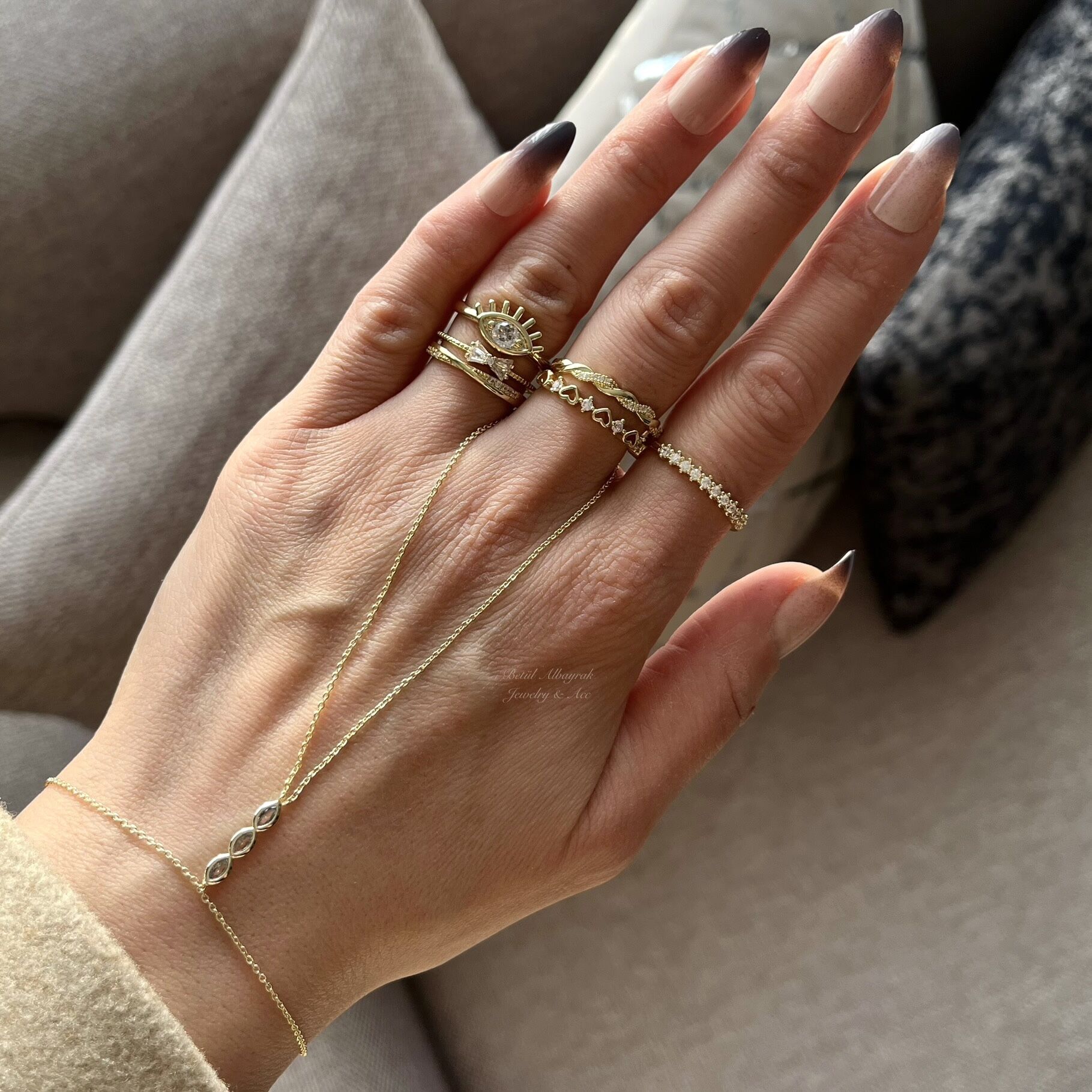 Vip Oval Taşlı Şahmeran