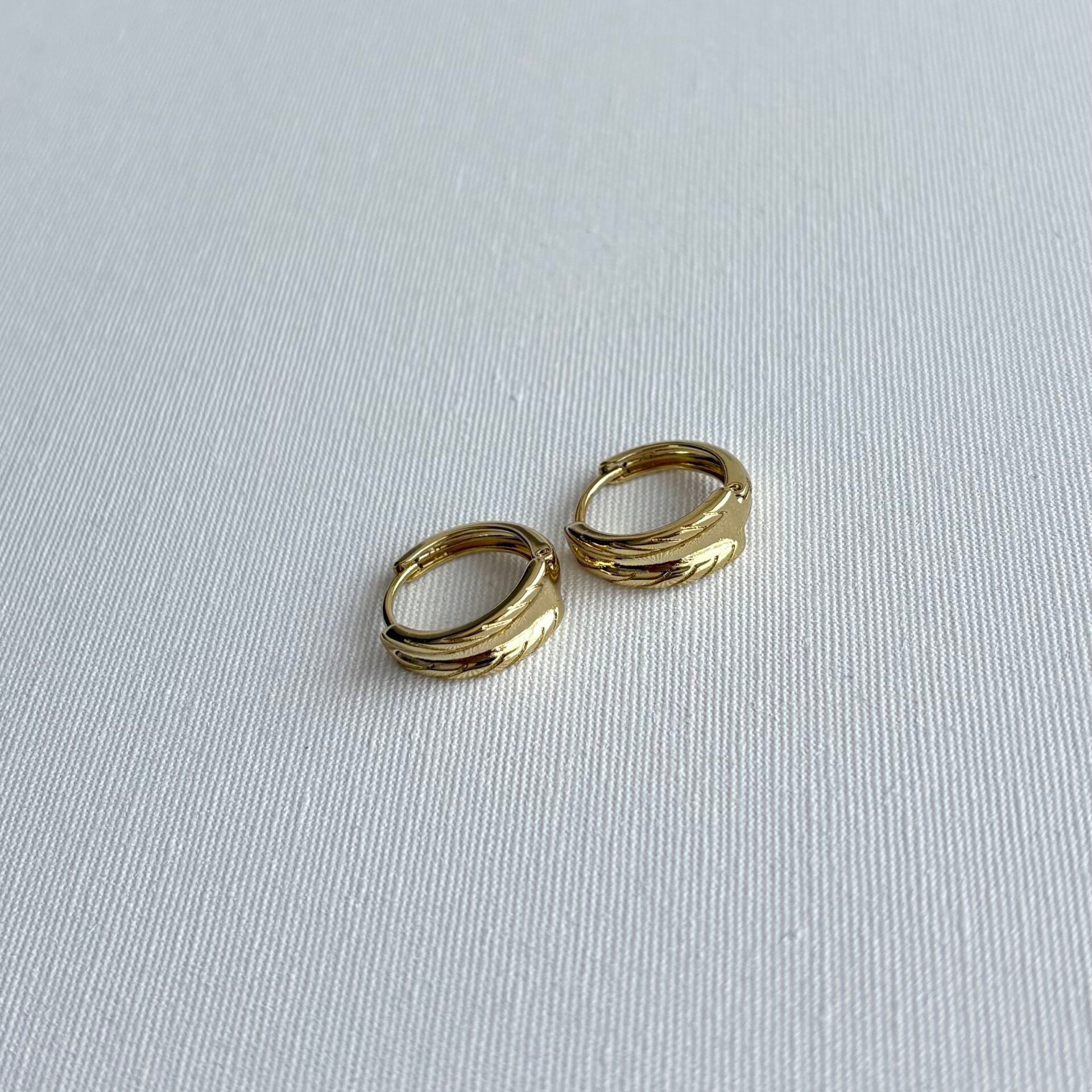 Minimal Çizgi Desenli Xuping Küpe
