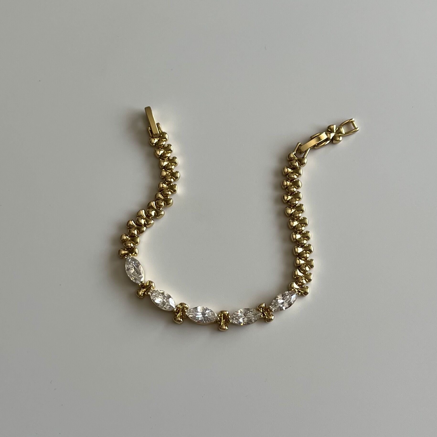 Damla Taşlı Balık Sırtı Zincirli Xuping Bileklik