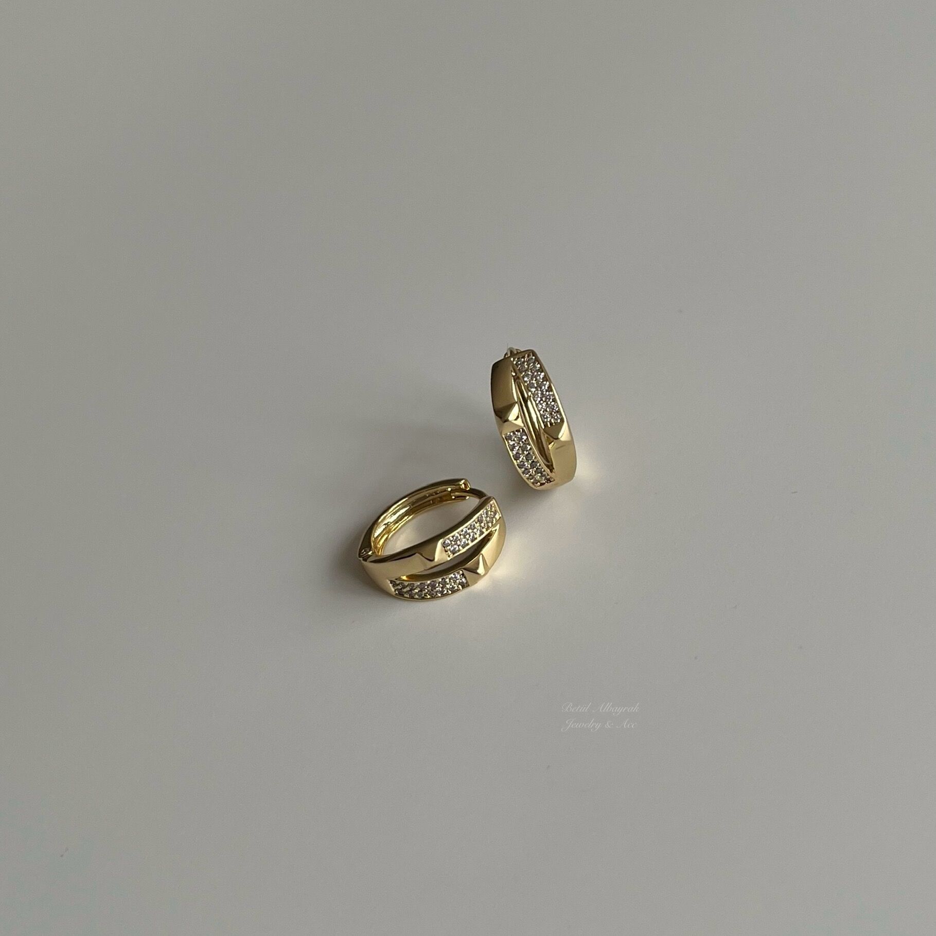 Taşlı Üçgen Detaylı Minimal Xuping Küpe