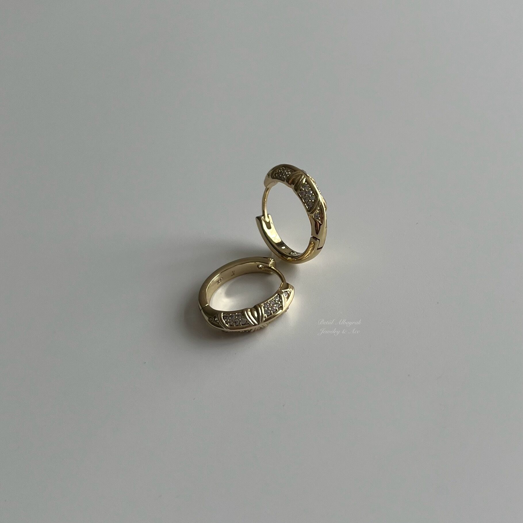 Taşlı X Detaylı Xuping Küpe