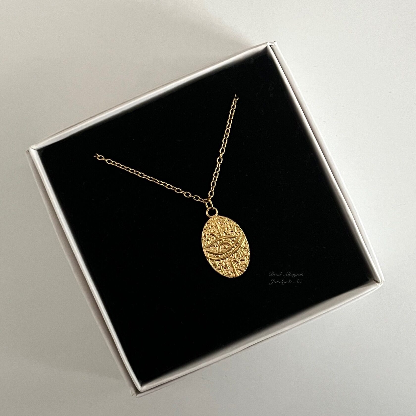 Çelik Oval Antik Göz Kolye