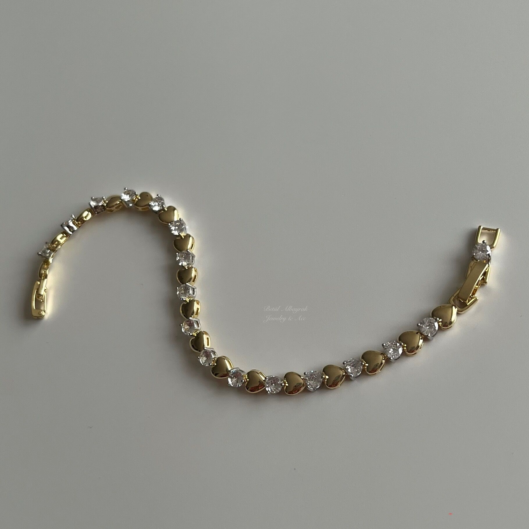 Altın Kaplama Minimal Sıralı Kalp Taşlı Bileklik