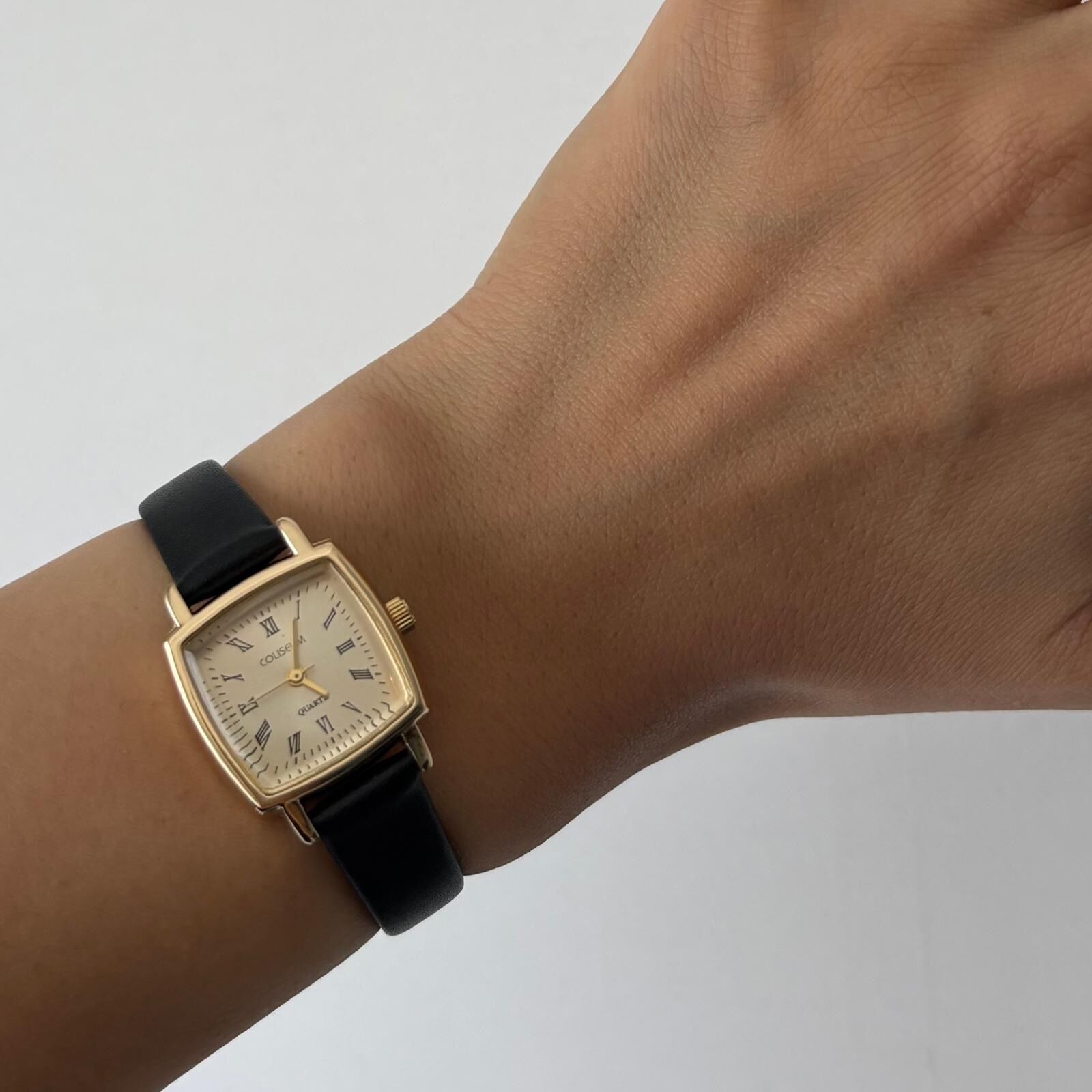 Nora Model Vintage Siyah Kordon Saat