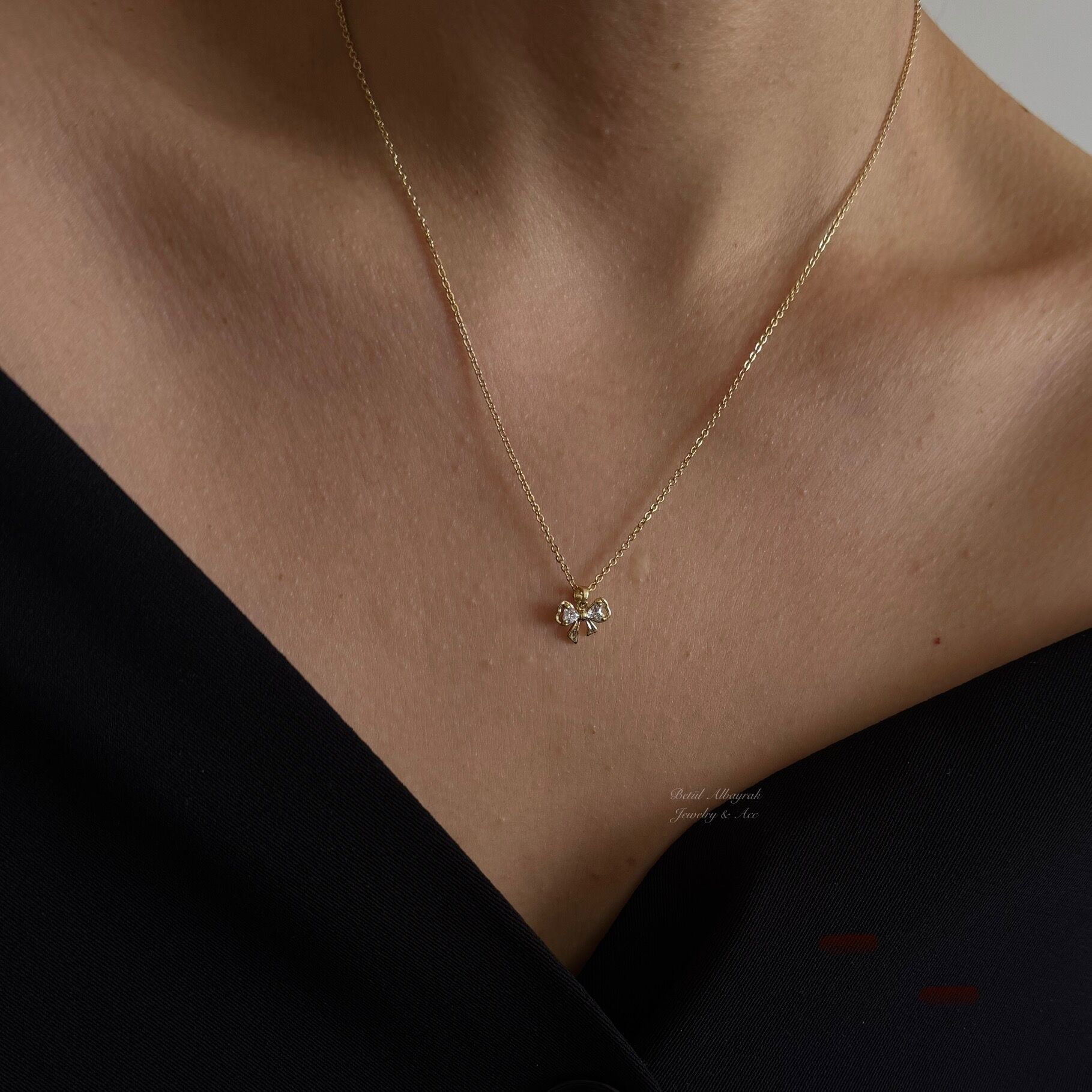 Xuping Minimal Taşlı Fiyonk Kolye