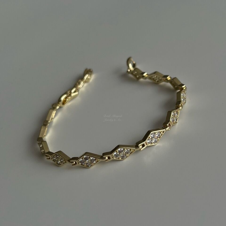 Altın Kaplama Taşlı Üçgen Desenli Bileklik