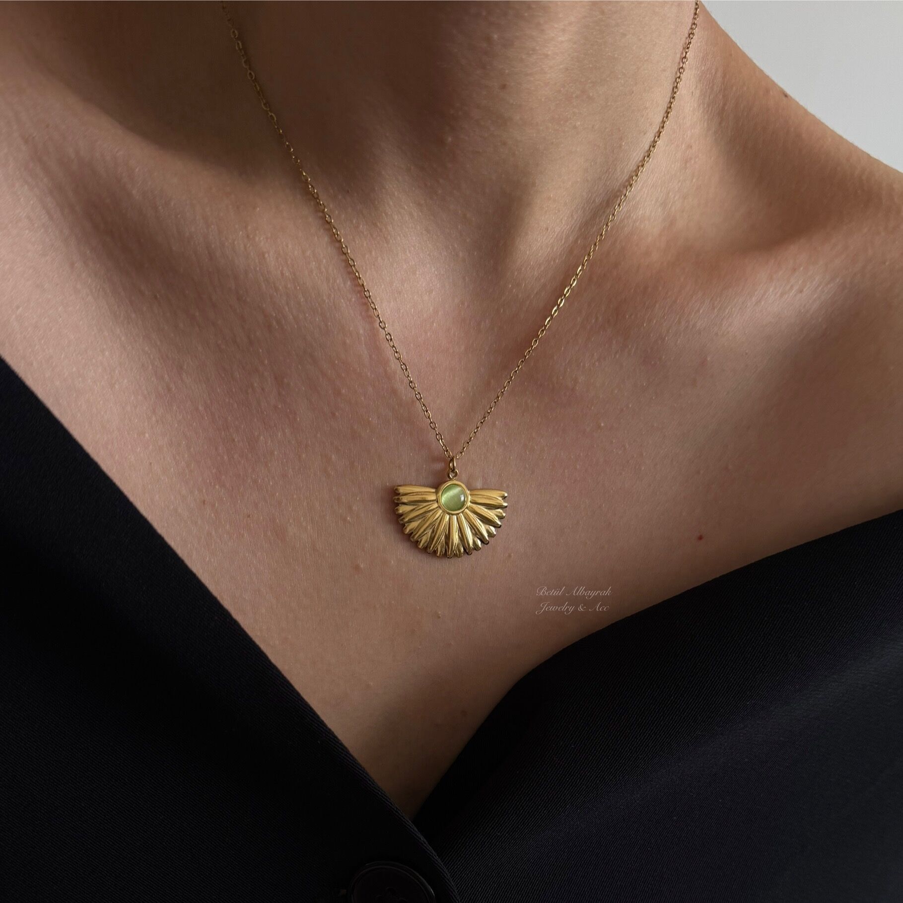 Çelik Yeşil Taşlı Yelpaze Kolye