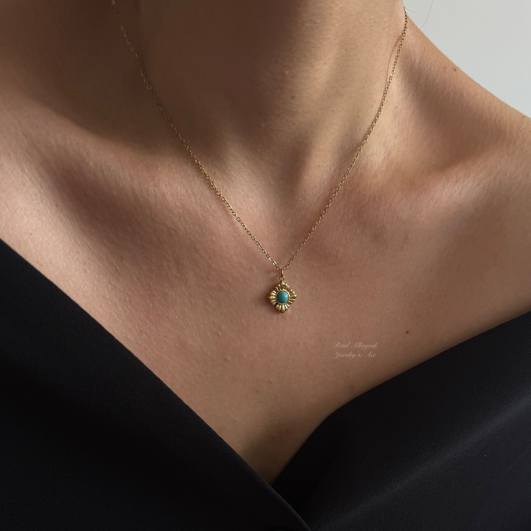 Çelik Firuze Taşlı Kare Kolye