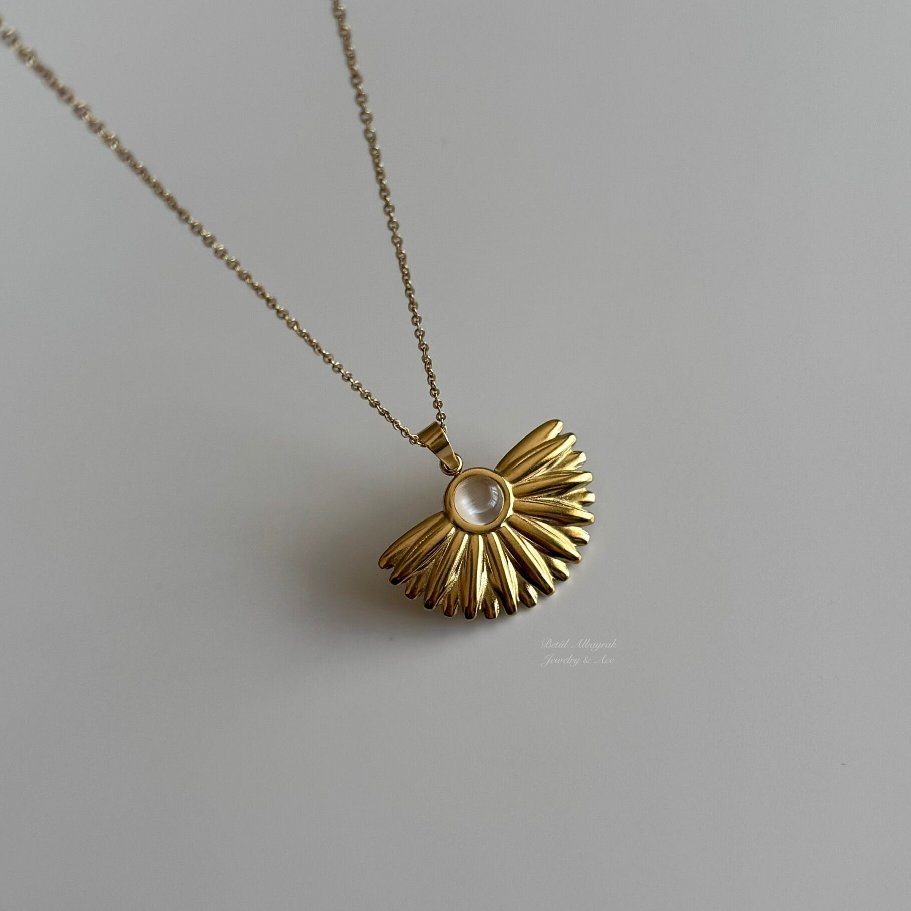 Çelik Nut Taşlı Yelpaze Kolye