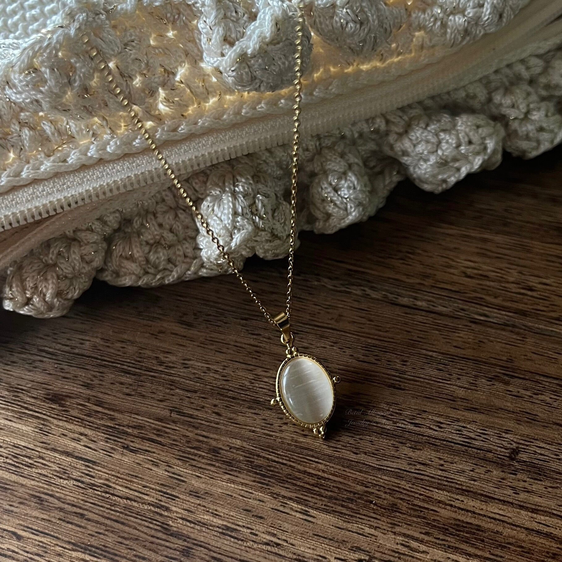 Çelik Oval Nut Taşlı Vintage Kolye