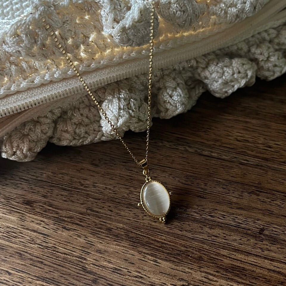 Çelik Oval Nut Taşlı Vintage Kolye