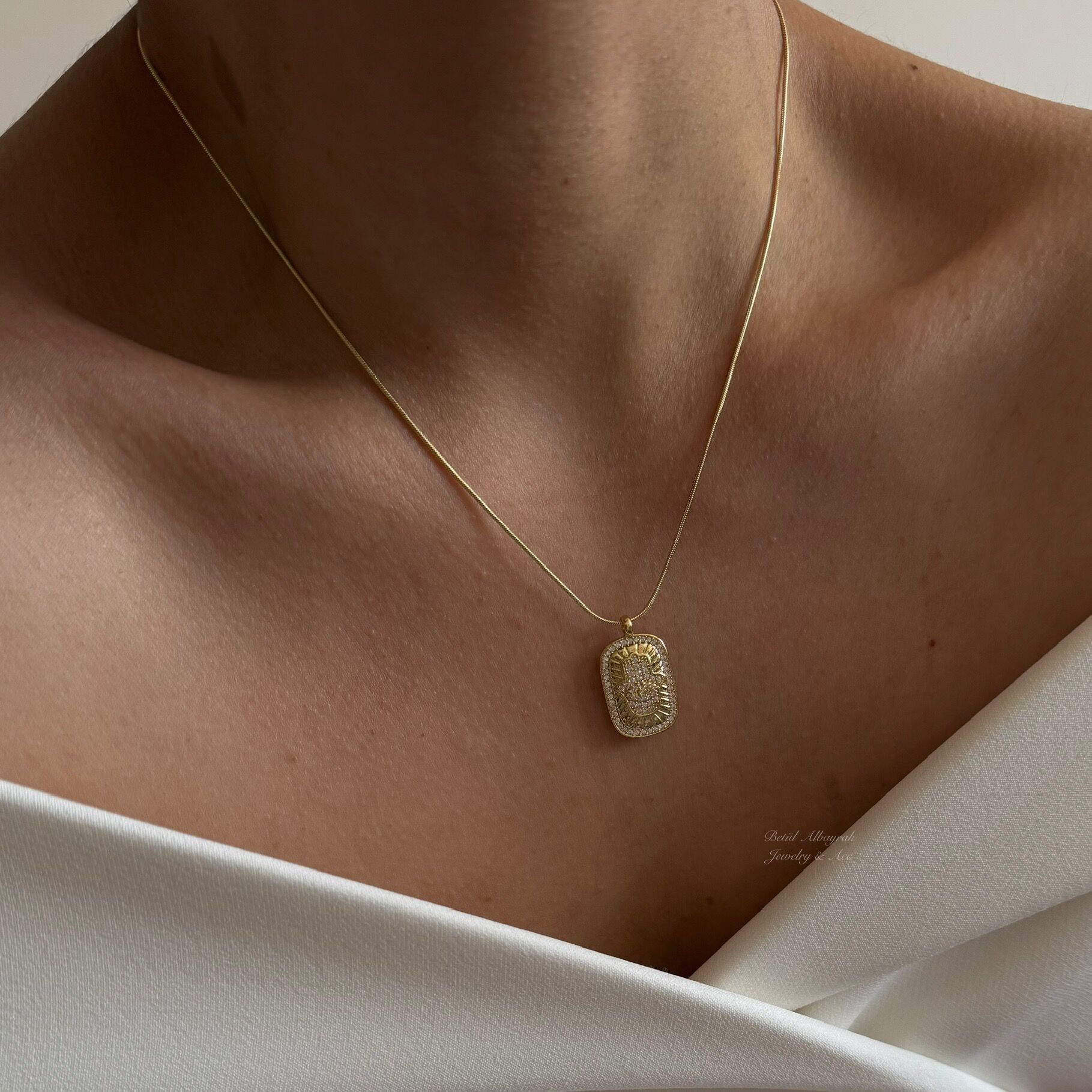 Çelik Taşlı Plaka Hamsa Kolye