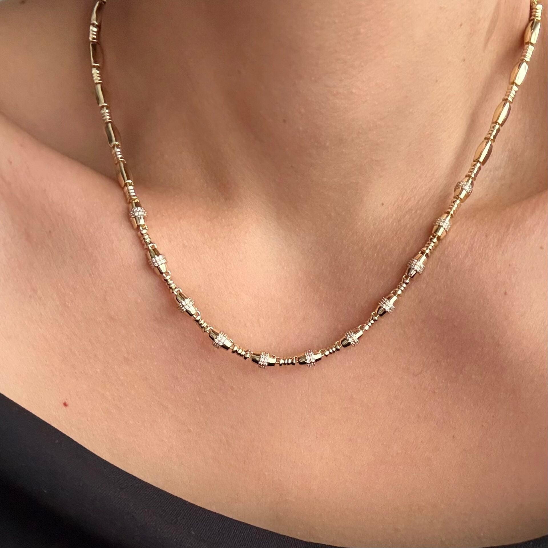 Eklem Model Taşlı Xuping Kolye