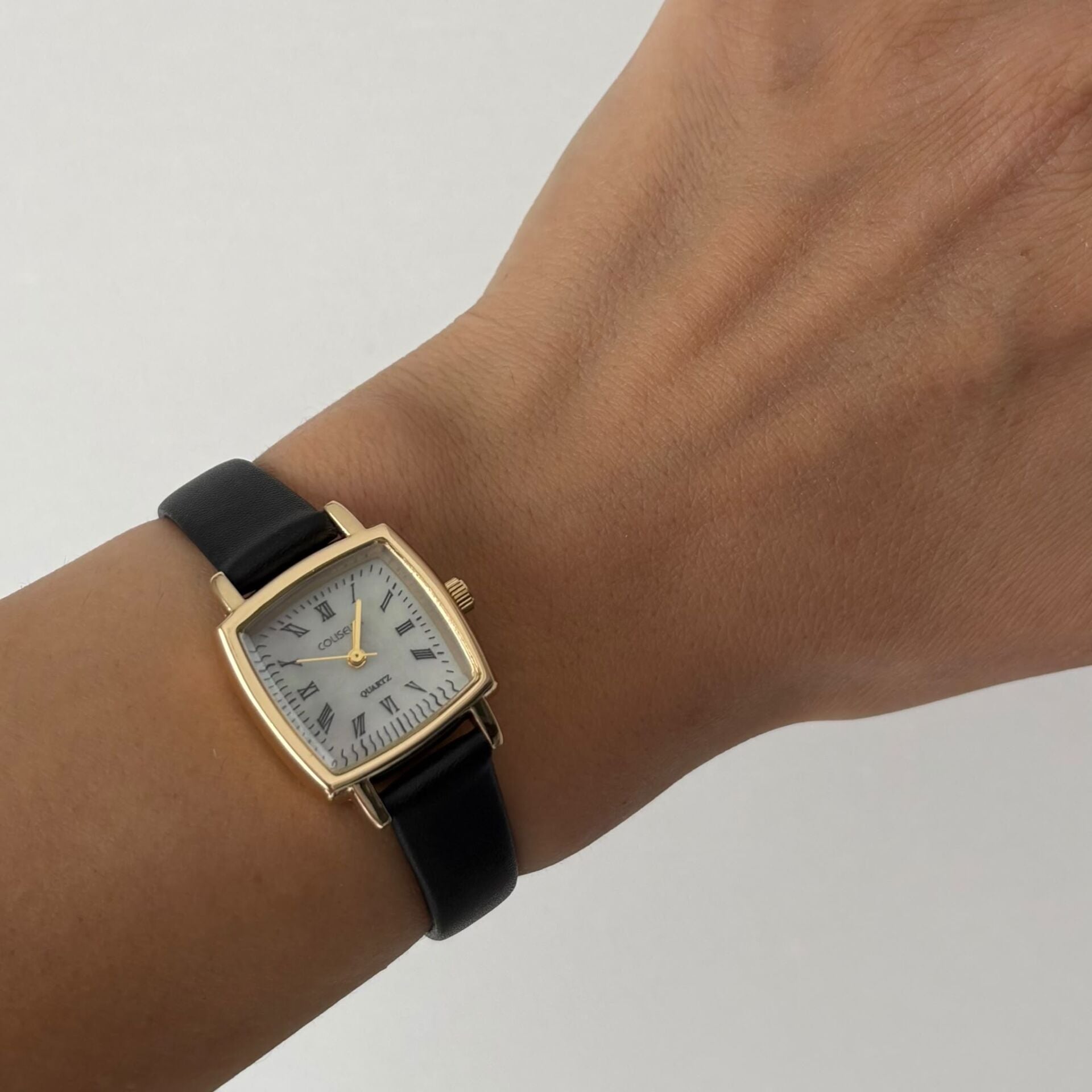 Nora Model Vintage Siyah Kordon Saat