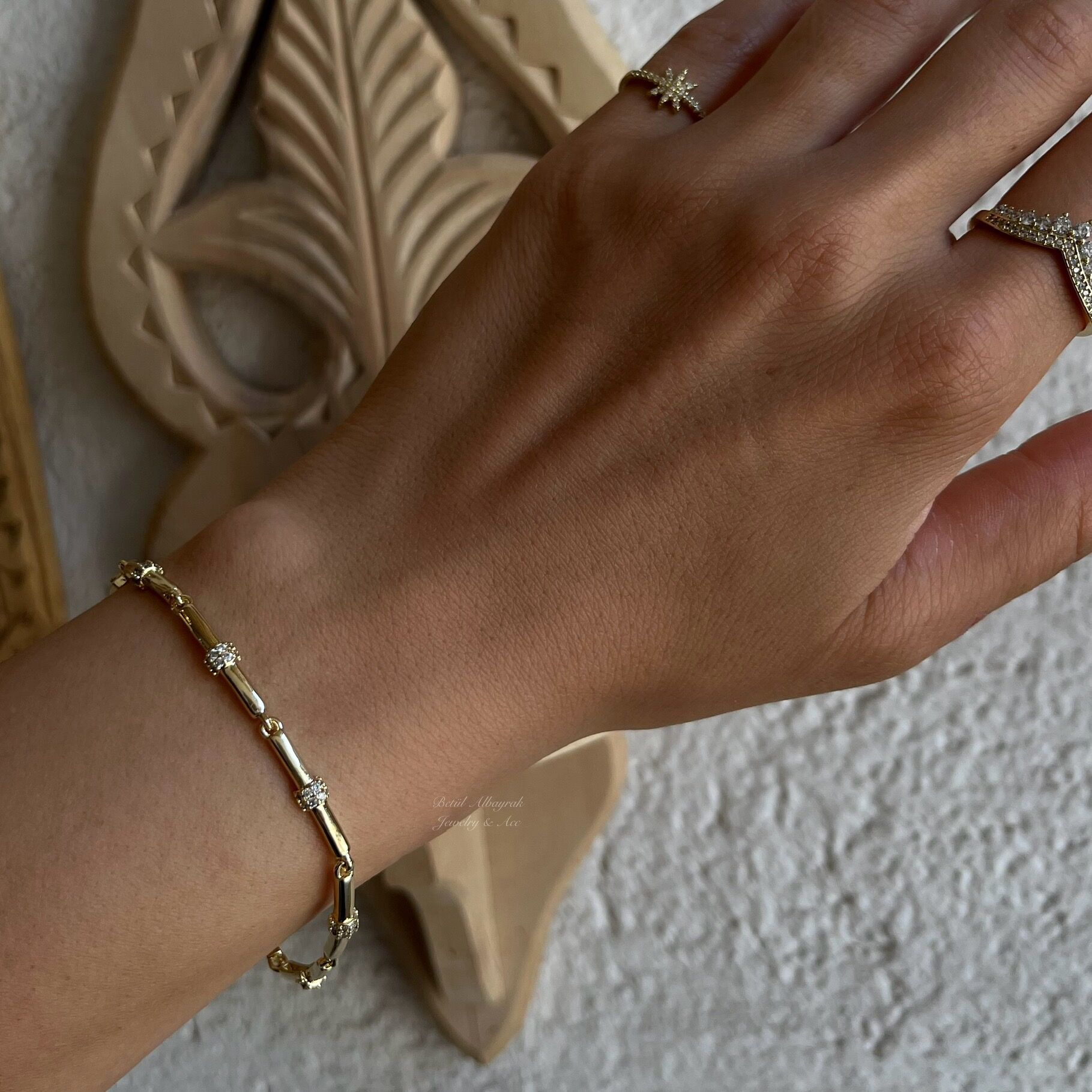 Altın Kaplama Şerit Model Taşlı Bileklik