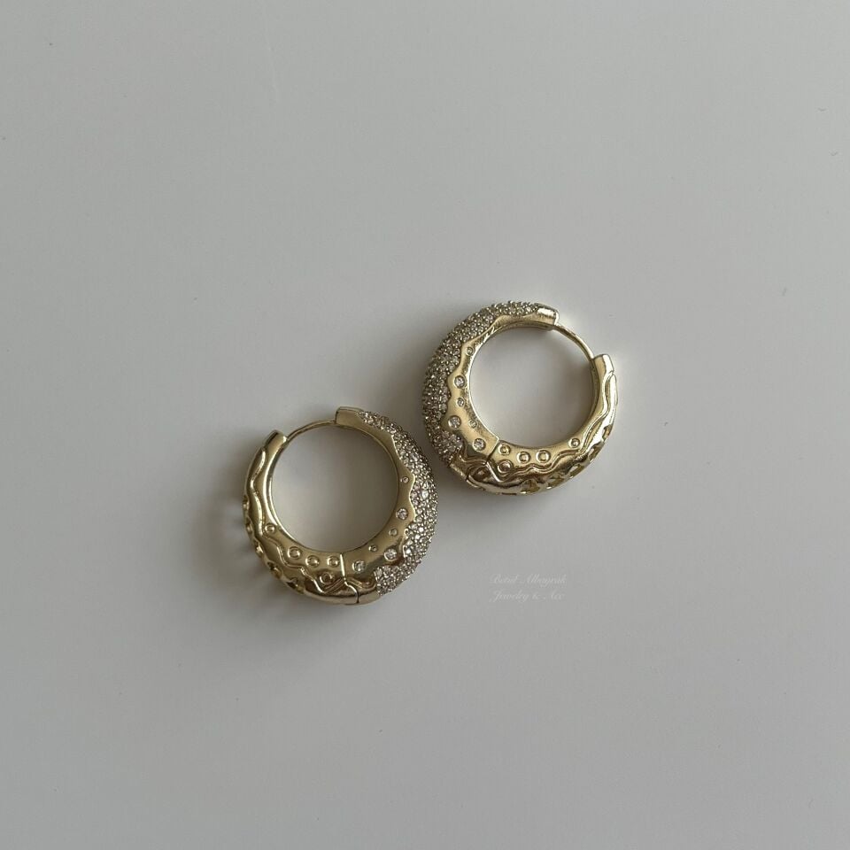 Desenli Taşlı Tombul Xuping Halka Küpe