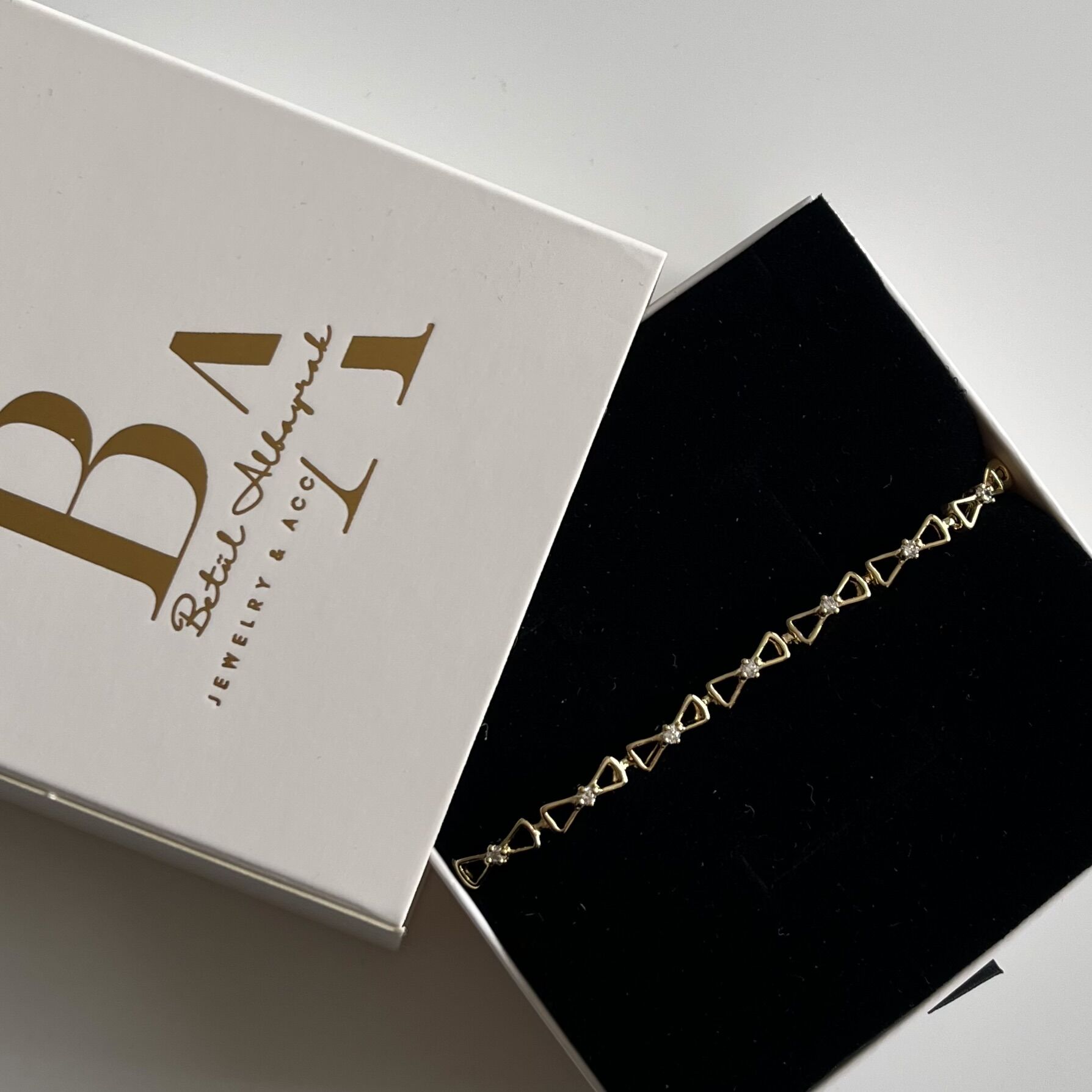 Taşlı Fiyonk Xuping Bileklik