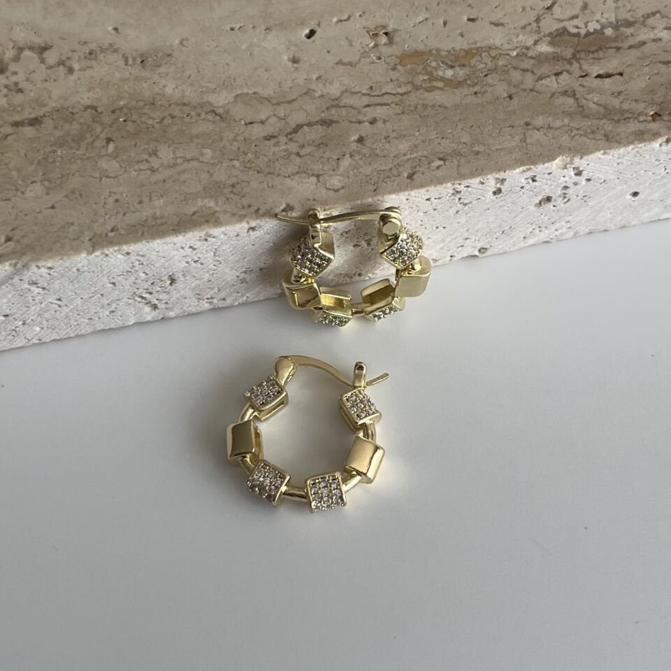 Vip Taşlı Küp Detay Halka Küpe