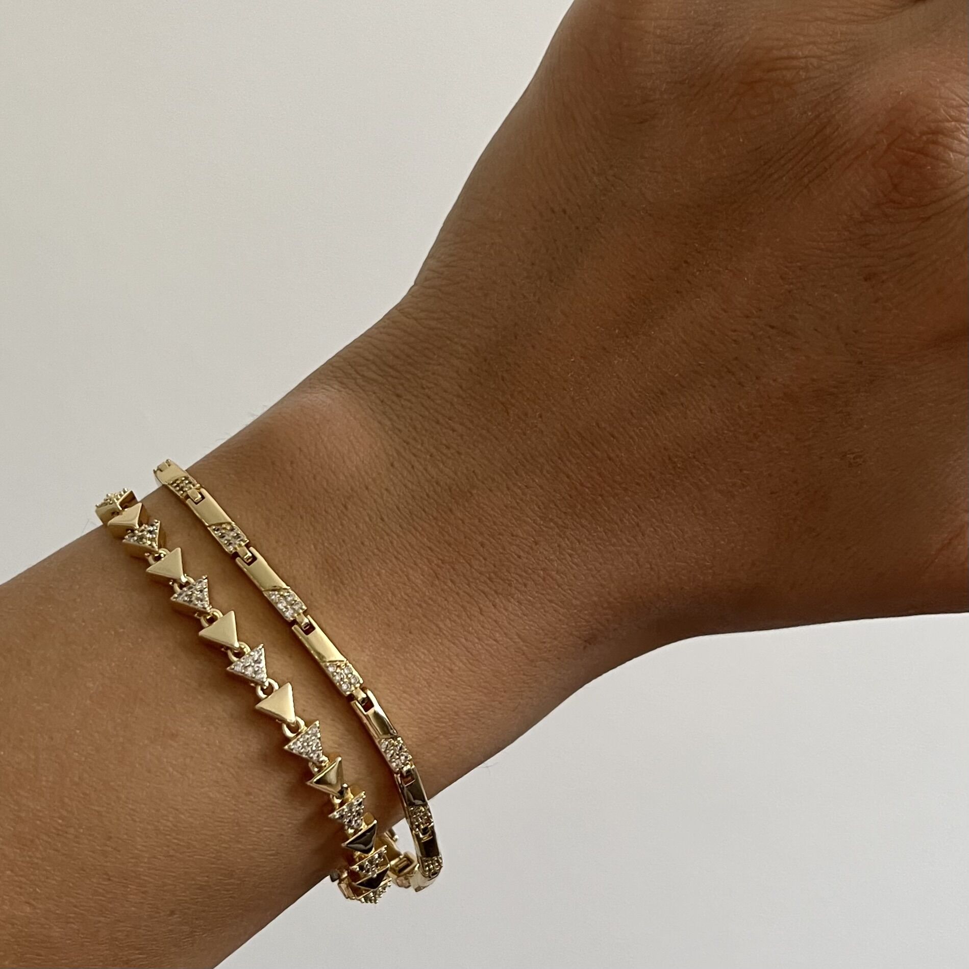 Altın Kaplama Üçgen Model Taşlı Bileklik