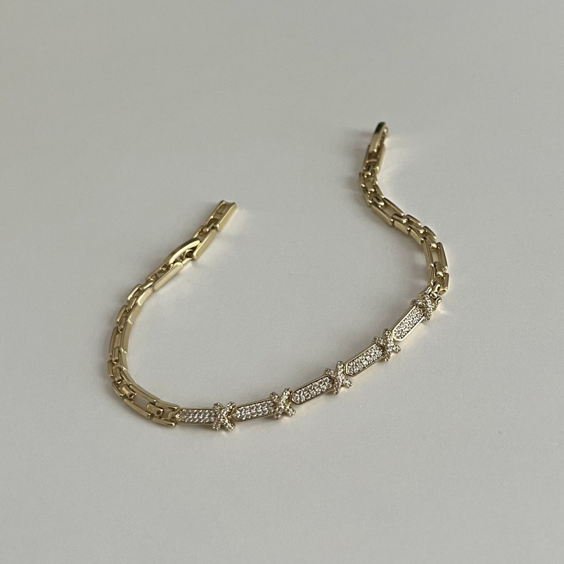 X Model Taşlı Xuping Bileklik