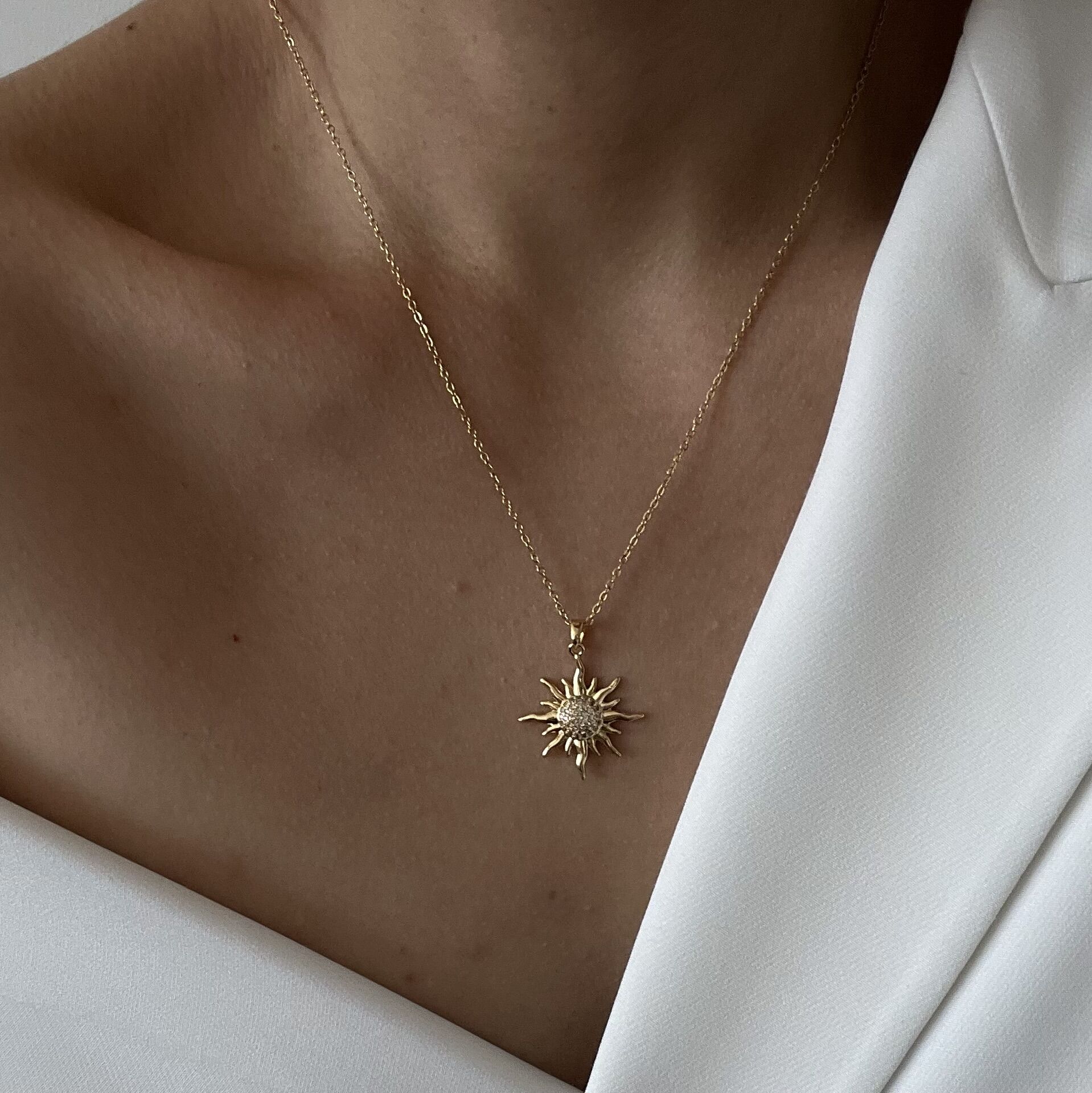 Çelik Taşlı Güneş Kolye