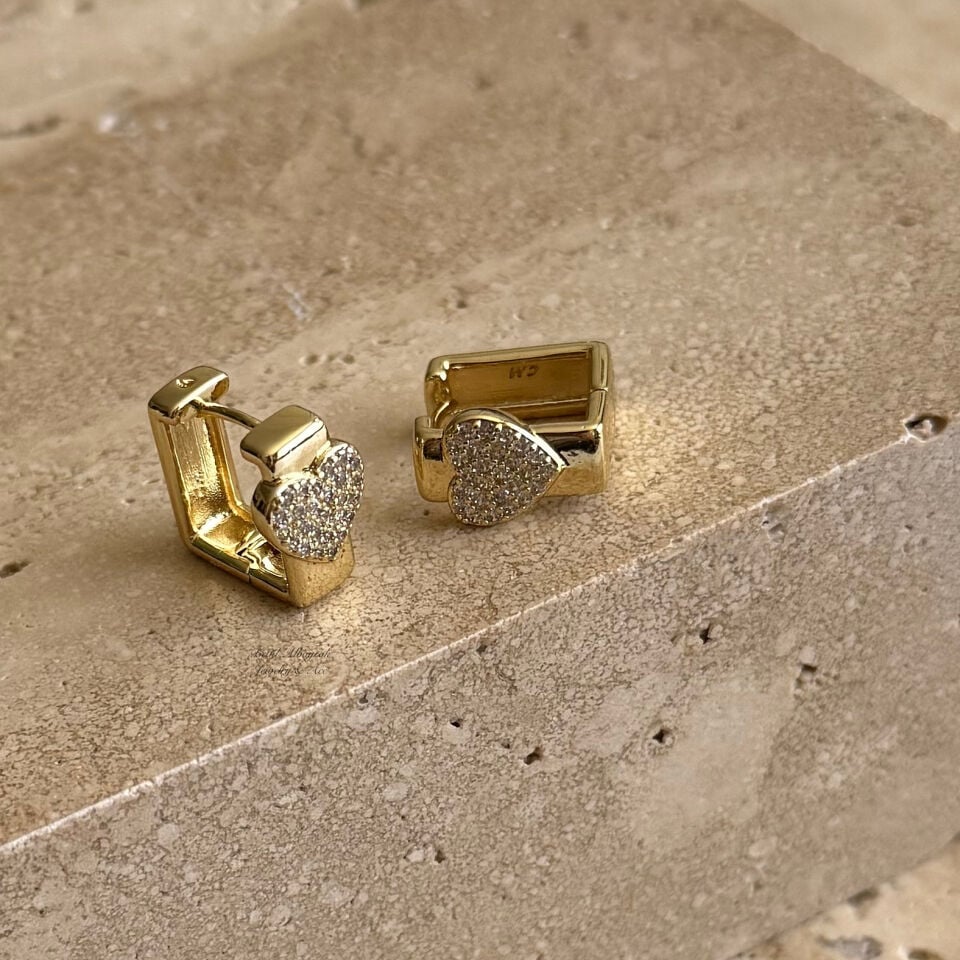 Vip Taşlı Kalp Figür Kare Küpe