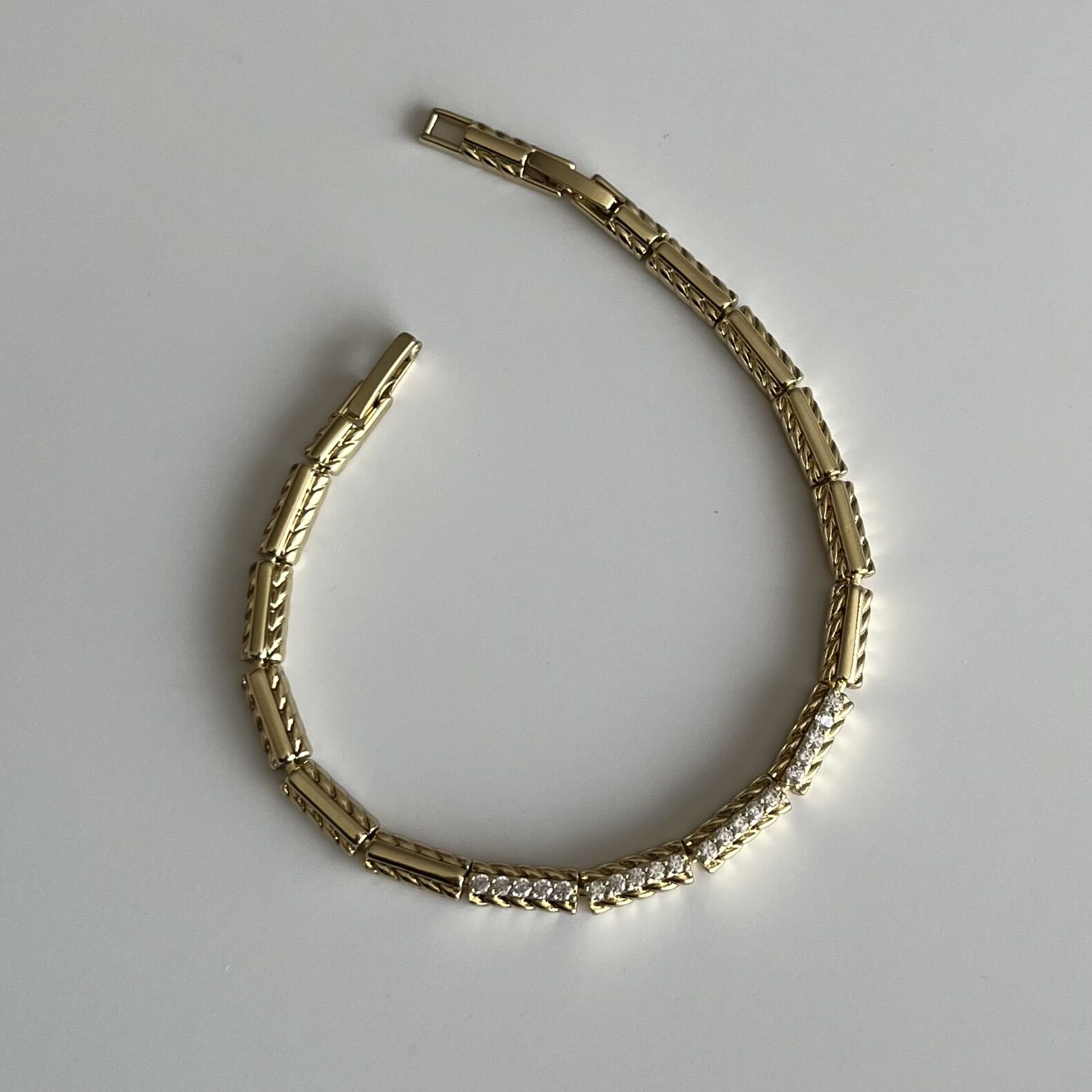 Xuping Şerit Model Taşlı Bileklik