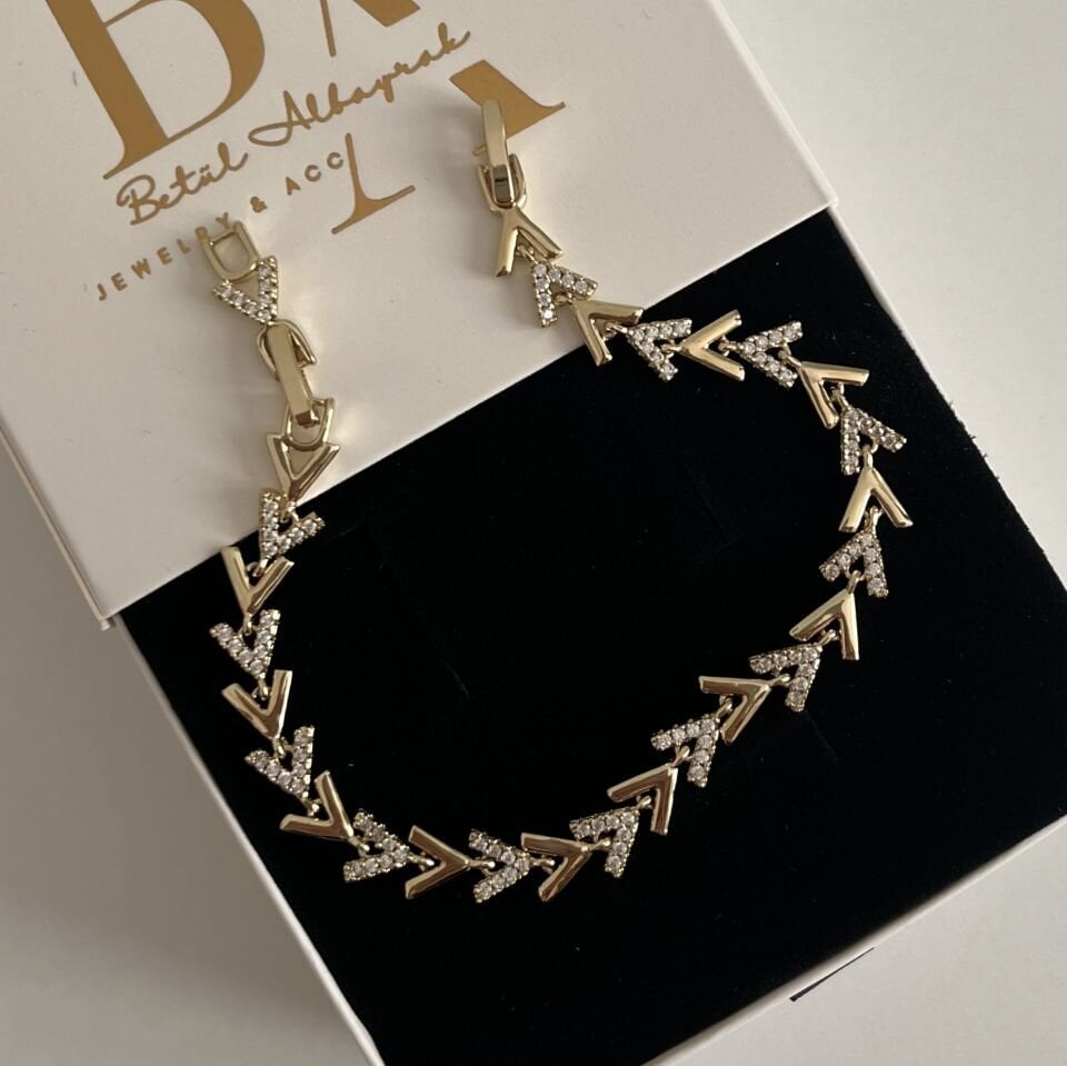 V Model Xuping Bileklik