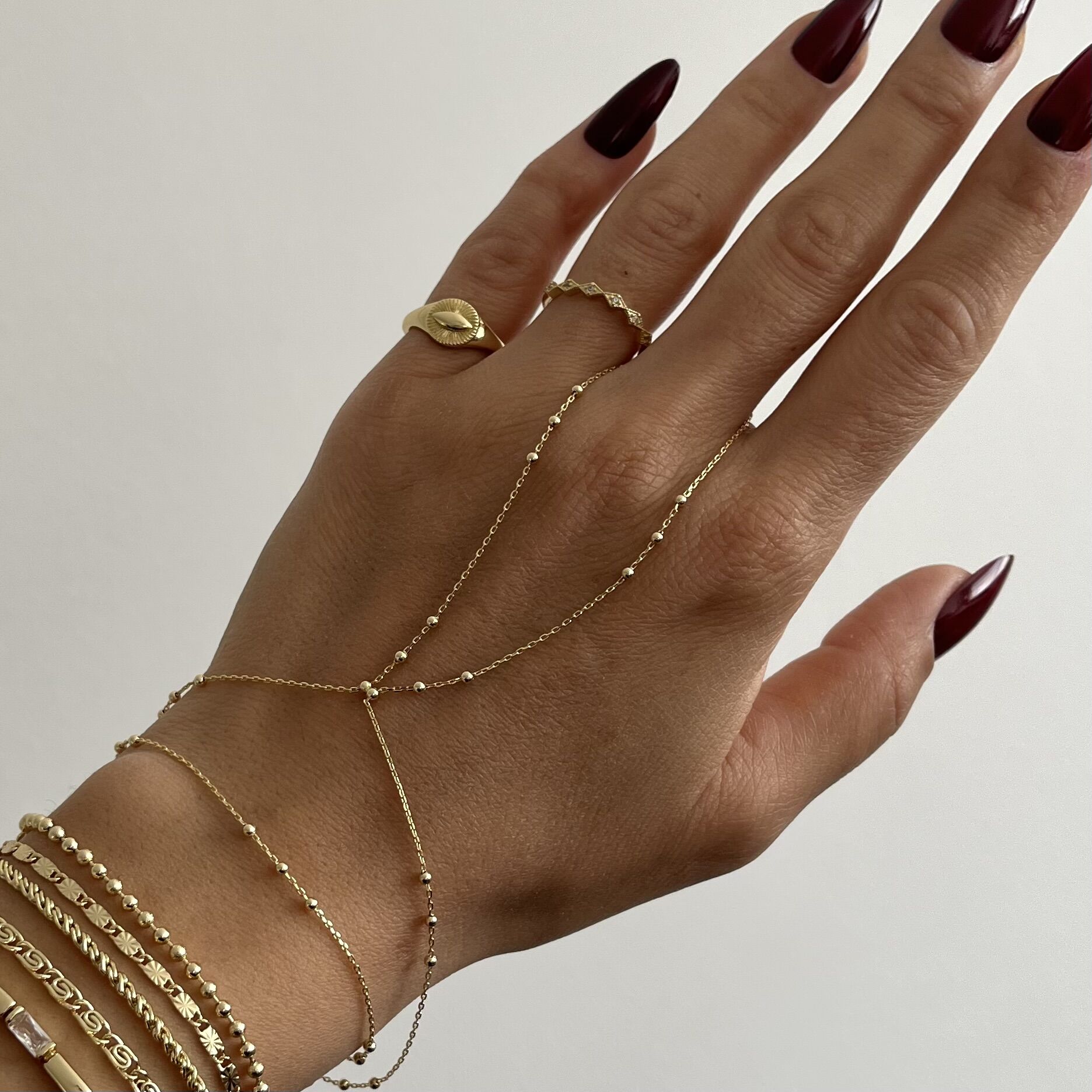 Vip Topçuklu Bileğe Dolamalı Şahmeran