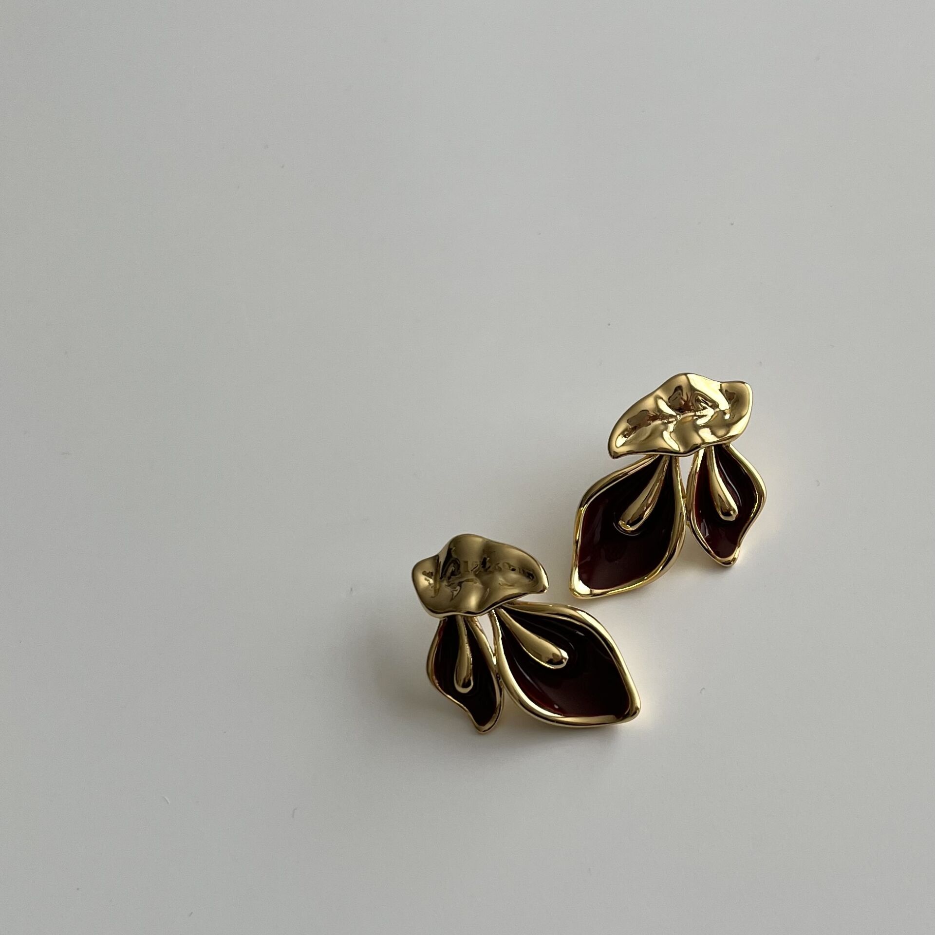 Vip Bordo Yaprak Figür Küpe